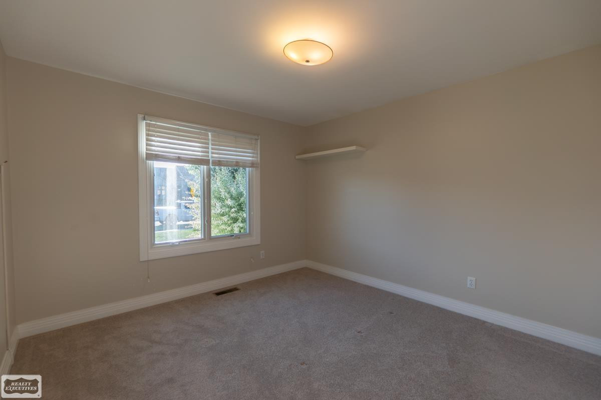51768 Blue Spruce Drive, Macomb, MI 48042 — Photo 27