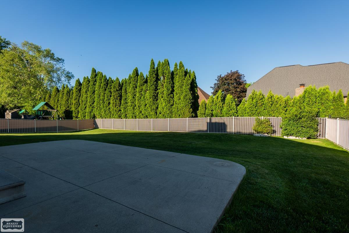 51768 Blue Spruce Drive, Macomb, MI 48042 — Photo 42