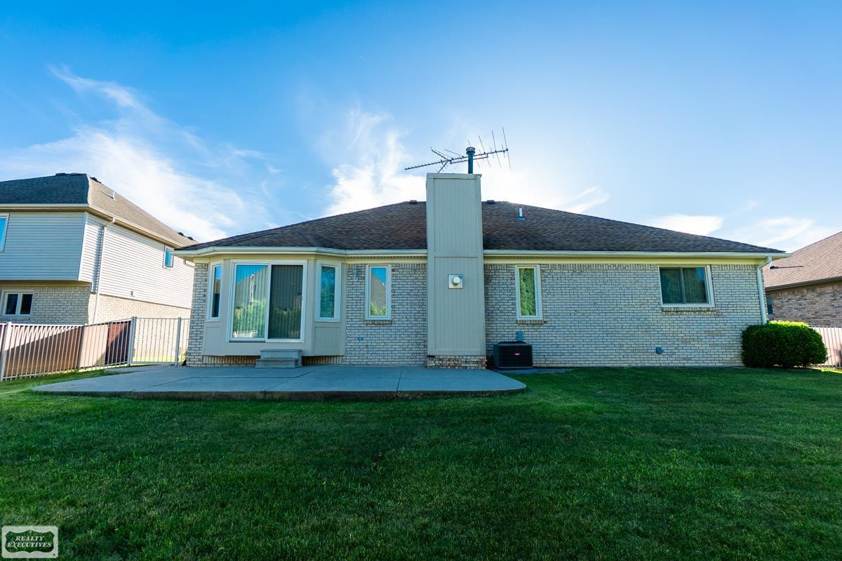 51768 Blue Spruce Drive, Macomb, MI 48042 — Photo 43
