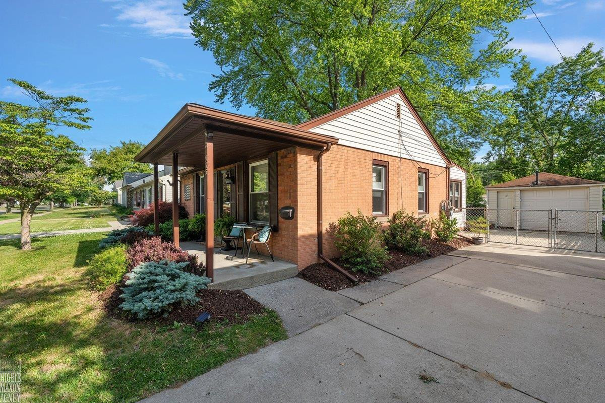 21935 Lange Street, Saint Clair Shores, MI 48080 — Photo 35