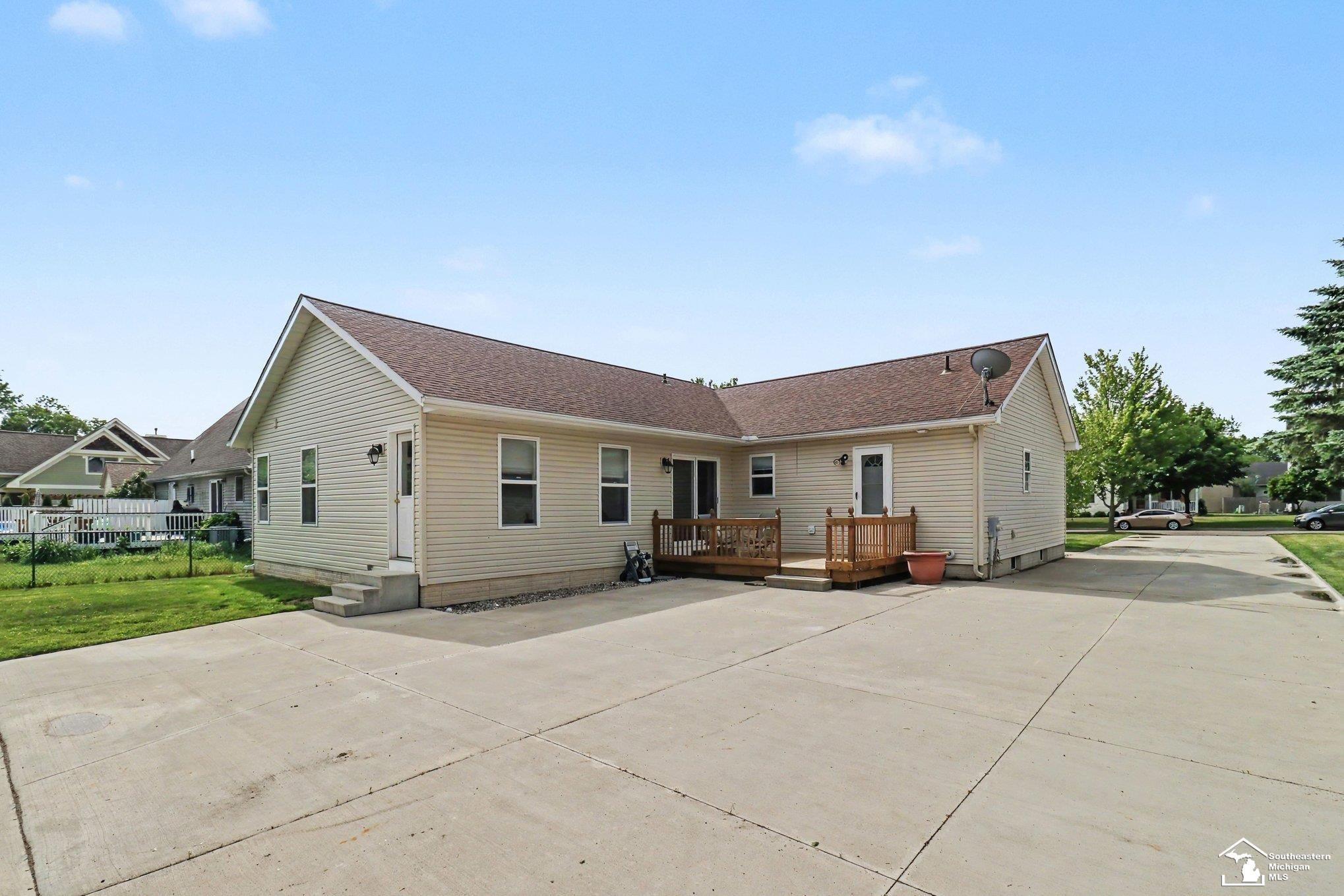 238 Sidney Street, Dundee, MI 48131 — Photo 33