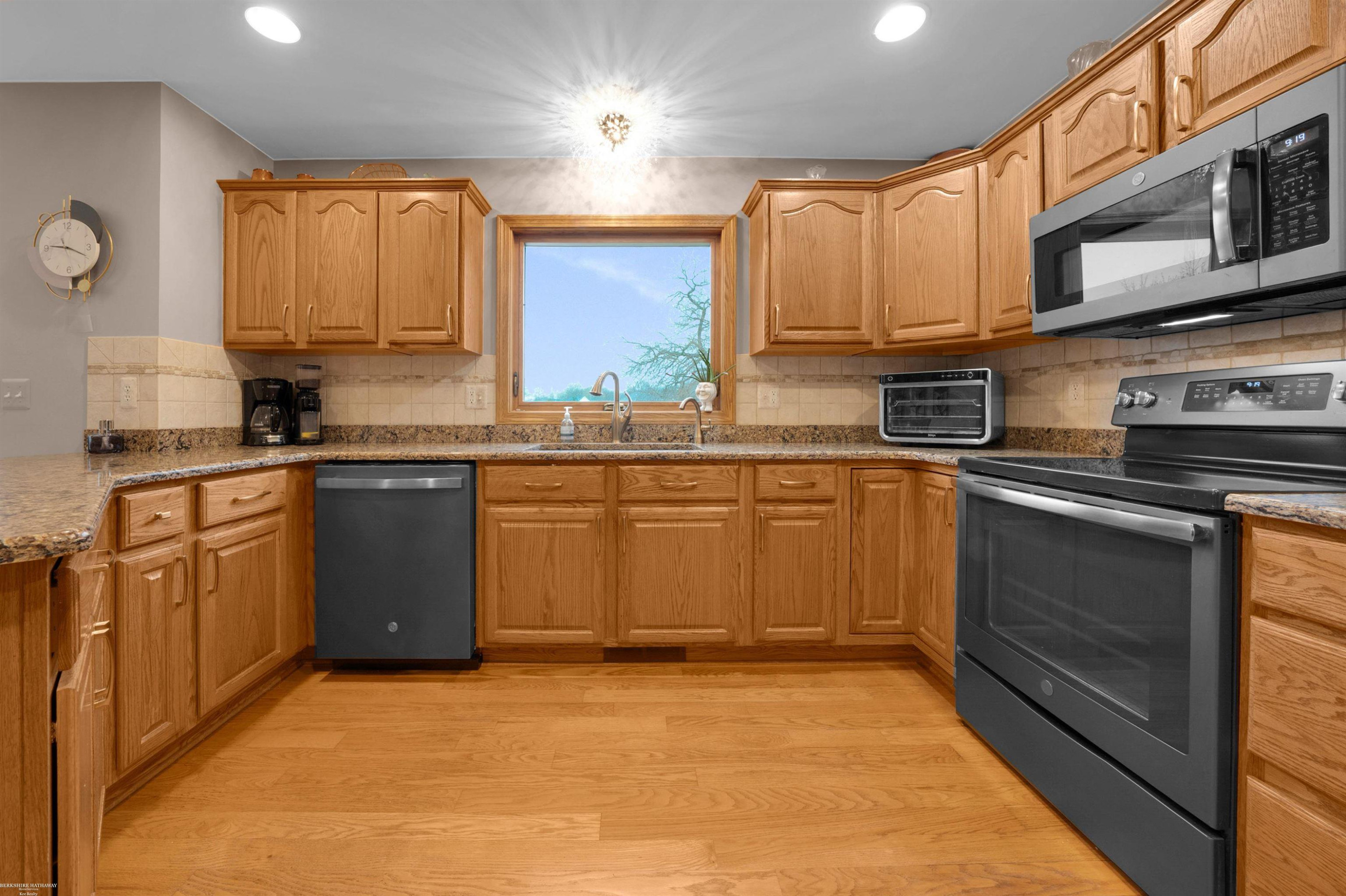 72608 Oxal Point, MI 48065 — Photo 26