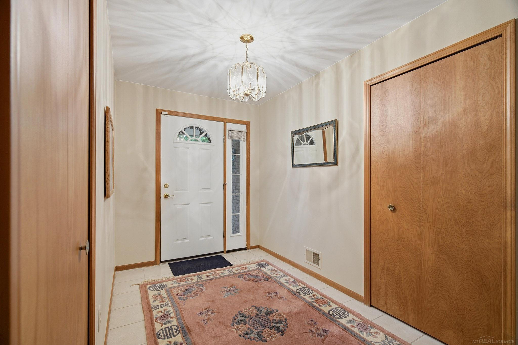6704 Redford Circle, Troy, MI 48085 — Photo 6