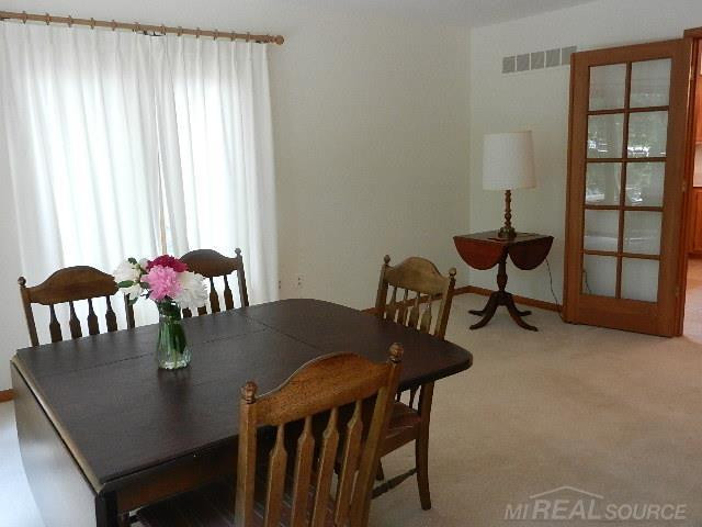 6704 Redford Circle, Troy, MI 48085 — Photo 16