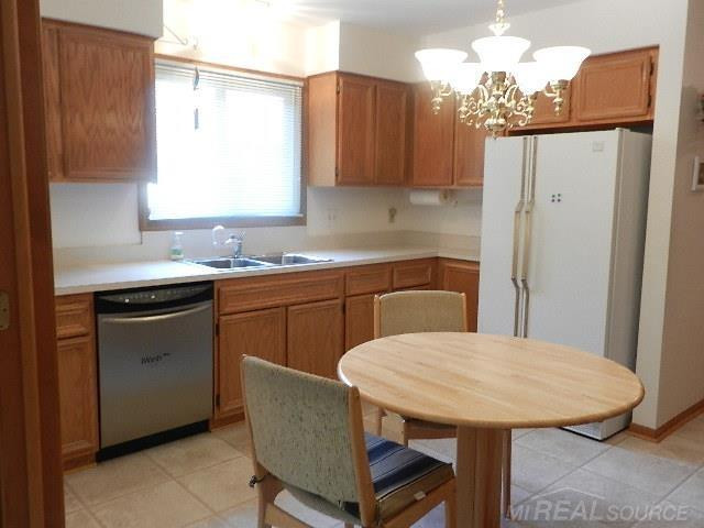 6704 Redford Circle, Troy, MI 48085 — Photo 21