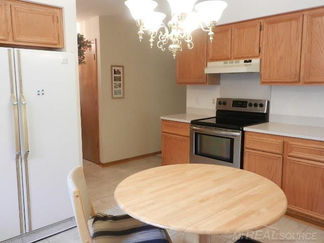 6704 Redford Circle, Troy, MI 48085 — Photo 22
