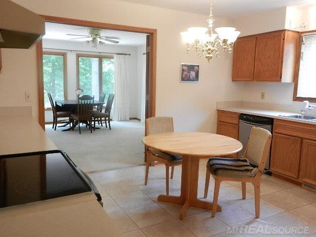 6704 Redford Circle, Troy, MI 48085 — Photo 23