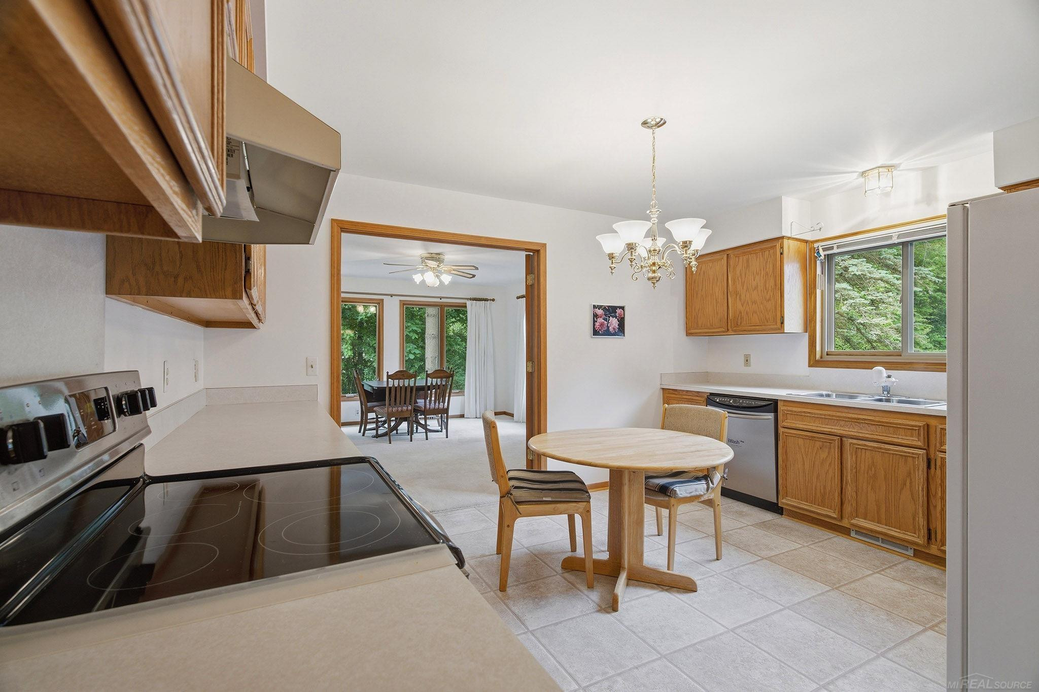 6704 Redford Circle, Troy, MI 48085 — Photo 24