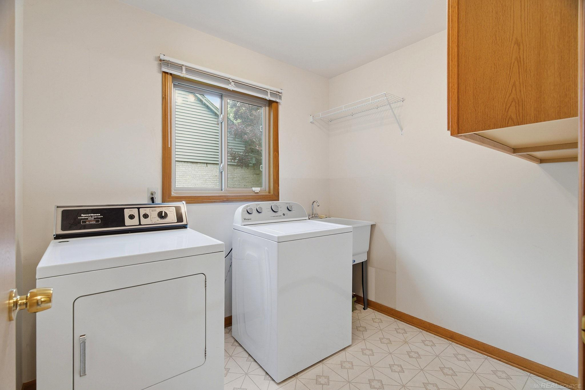 6704 Redford Circle, Troy, MI 48085 — Photo 27