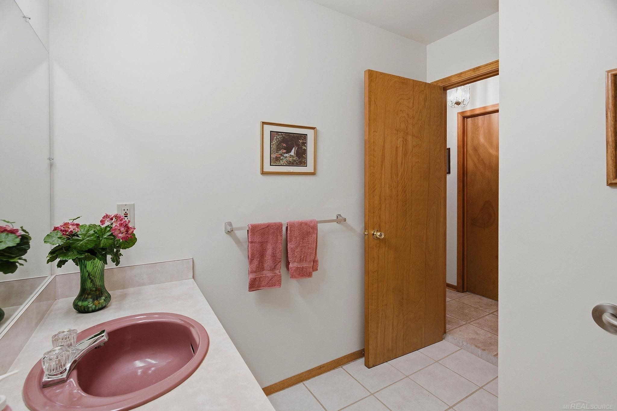 6704 Redford Circle, Troy, MI 48085 — Photo 29