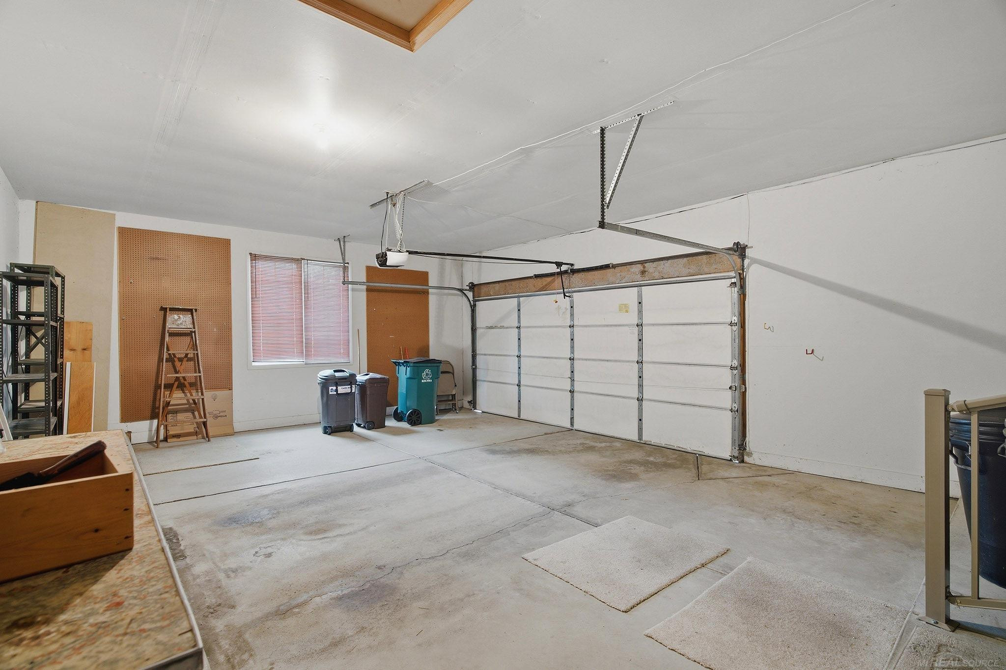 6704 Redford Circle, Troy, MI 48085 — Photo 36