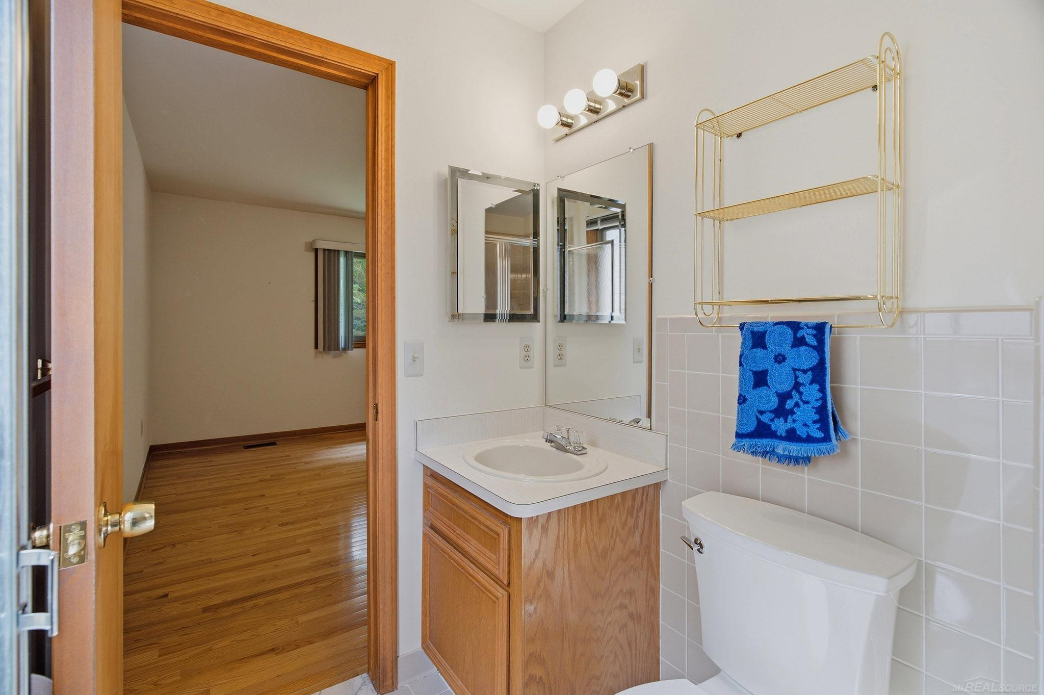 6704 Redford Circle, Troy, MI 48085 — Photo 43