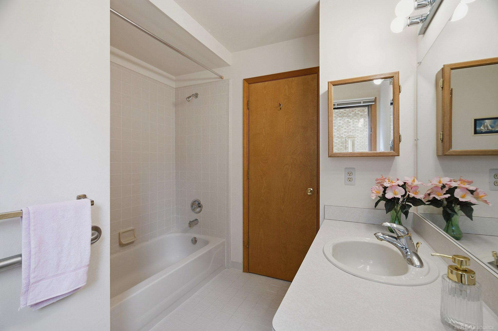 6704 Redford Circle, Troy, MI 48085 — Photo 46