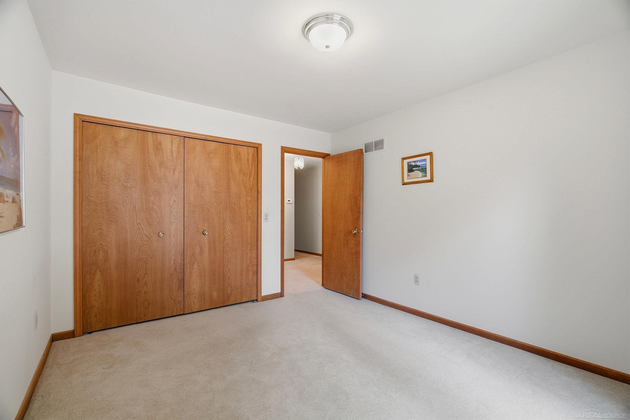 6704 Redford Circle, Troy, MI 48085 — Photo 48