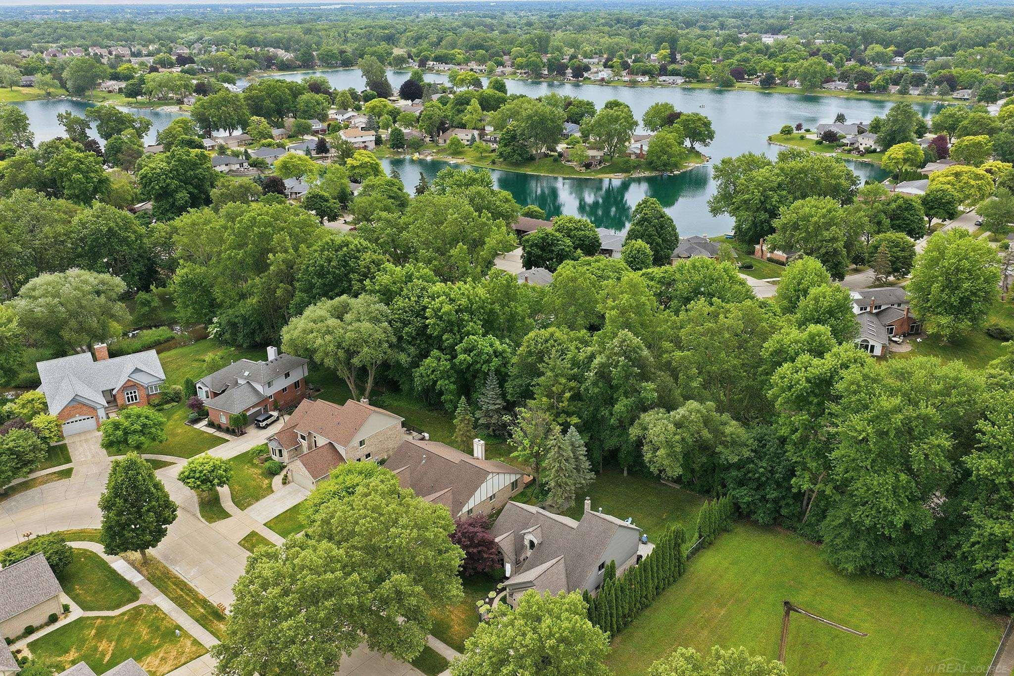 6704 Redford Circle, Troy, MI 48085 — Photo 72