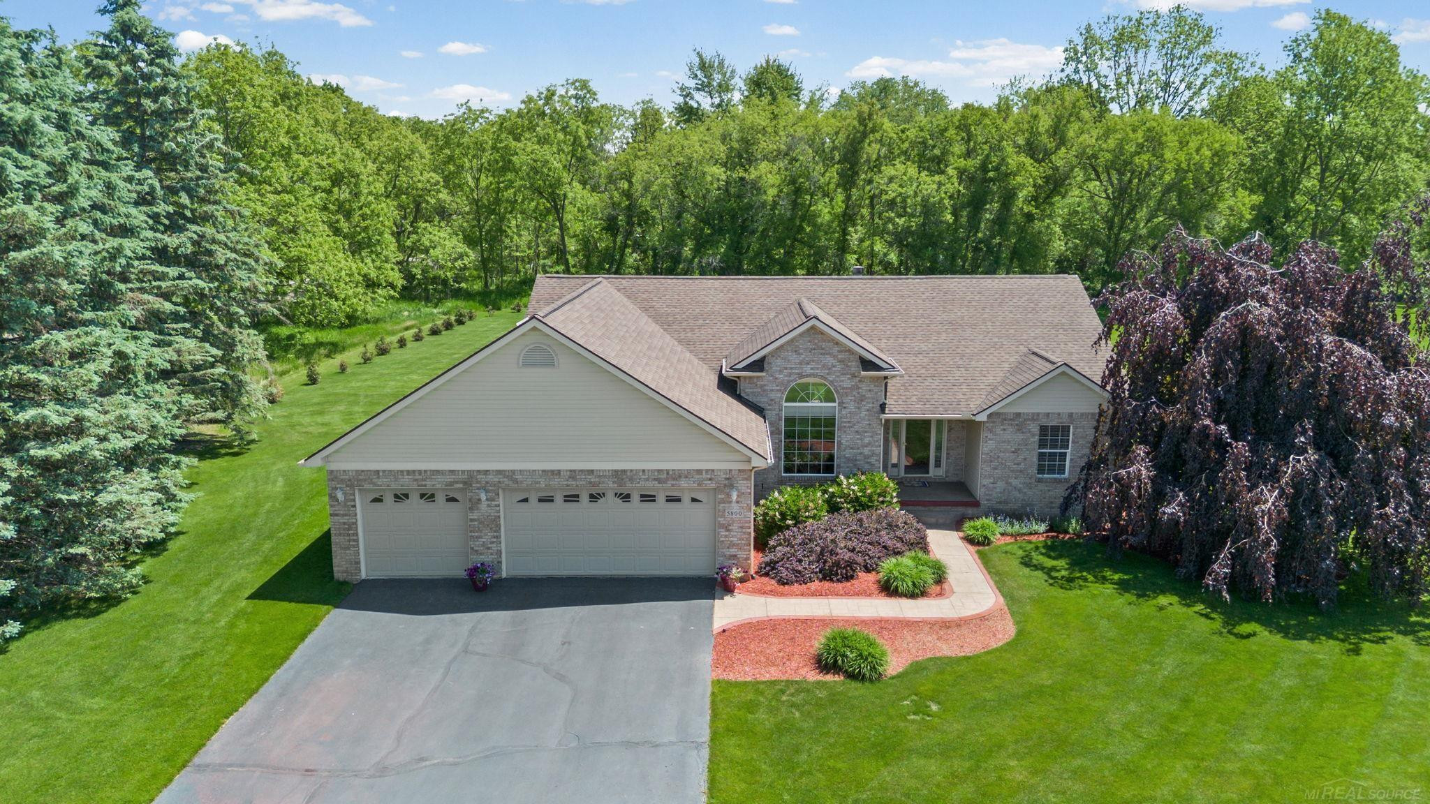 5800 Jeanne Marie Drive, White Lake, MI 48383 — front exterior