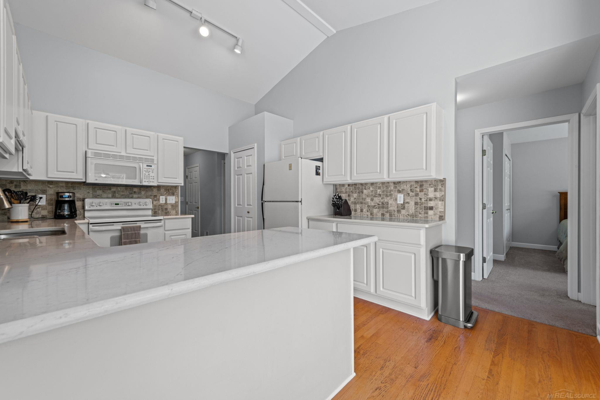 5800 Jeanne Marie Drive, White Lake, MI 48383 — Photo 31