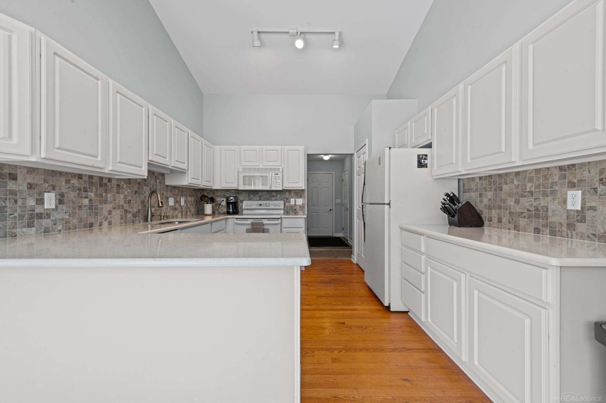 5800 Jeanne Marie Drive, White Lake, MI 48383 — Photo 32