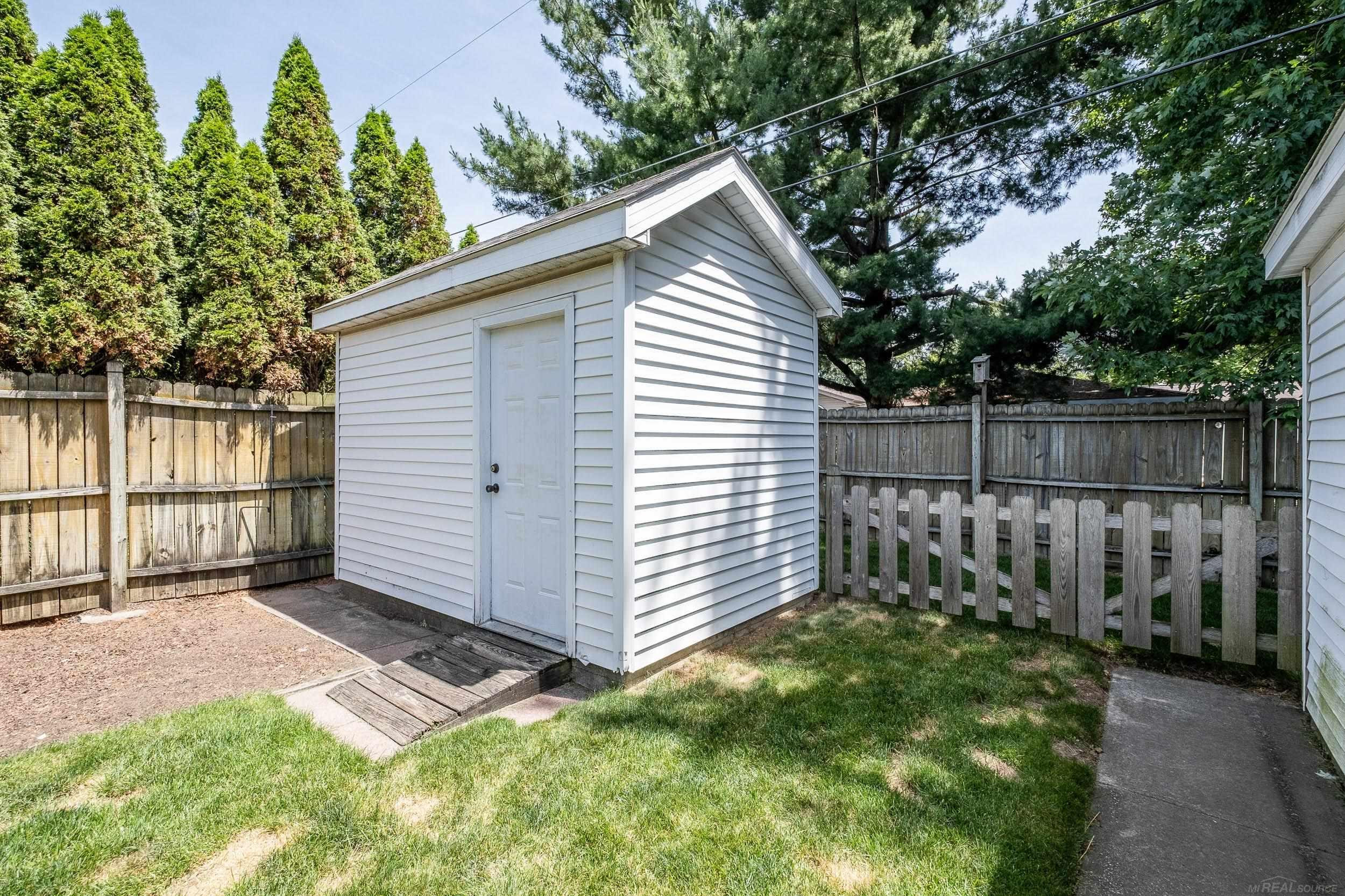 7368 Kubis Street, Westland, MI — Photo 23