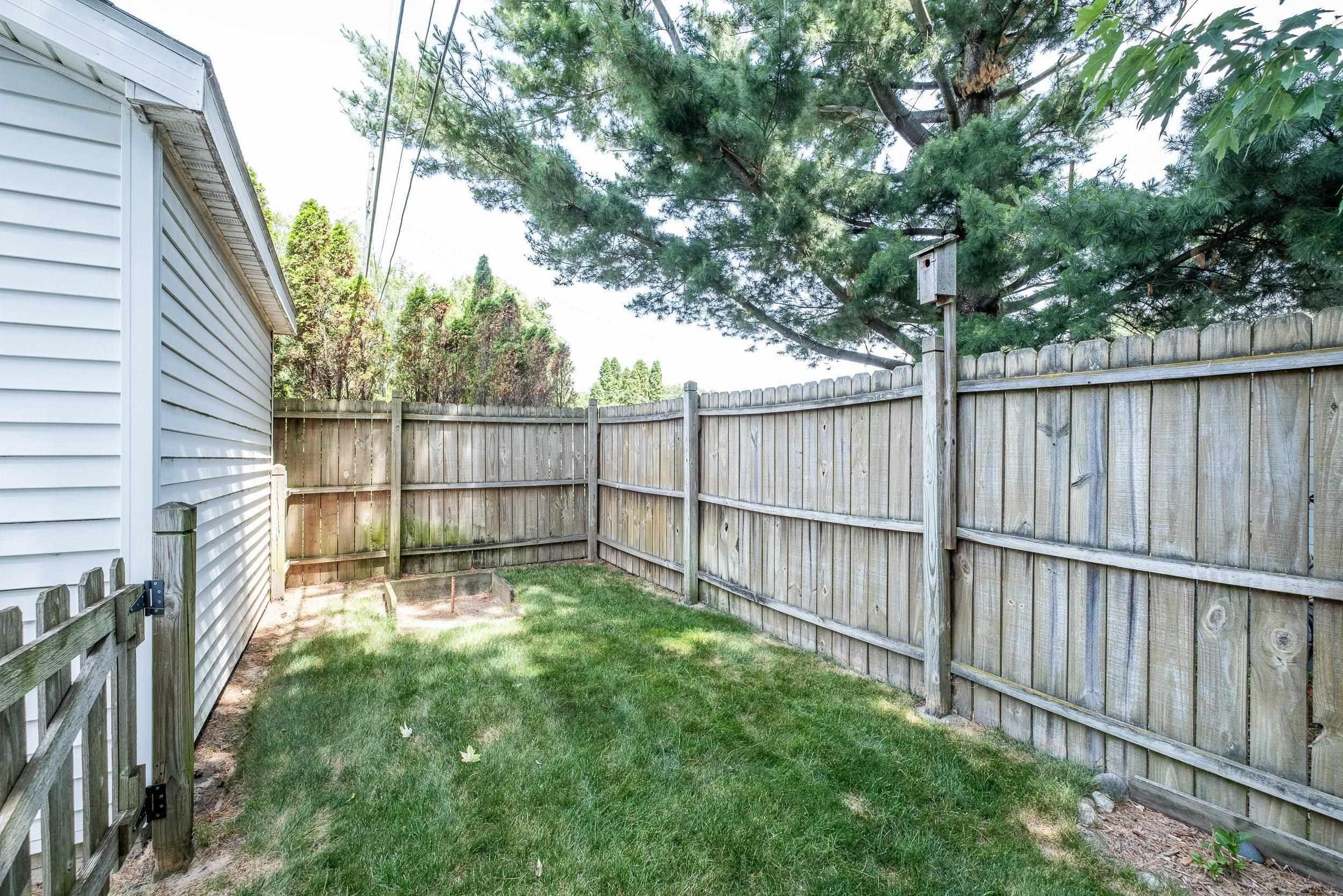 7368 Kubis Street, Westland, MI — Photo 24