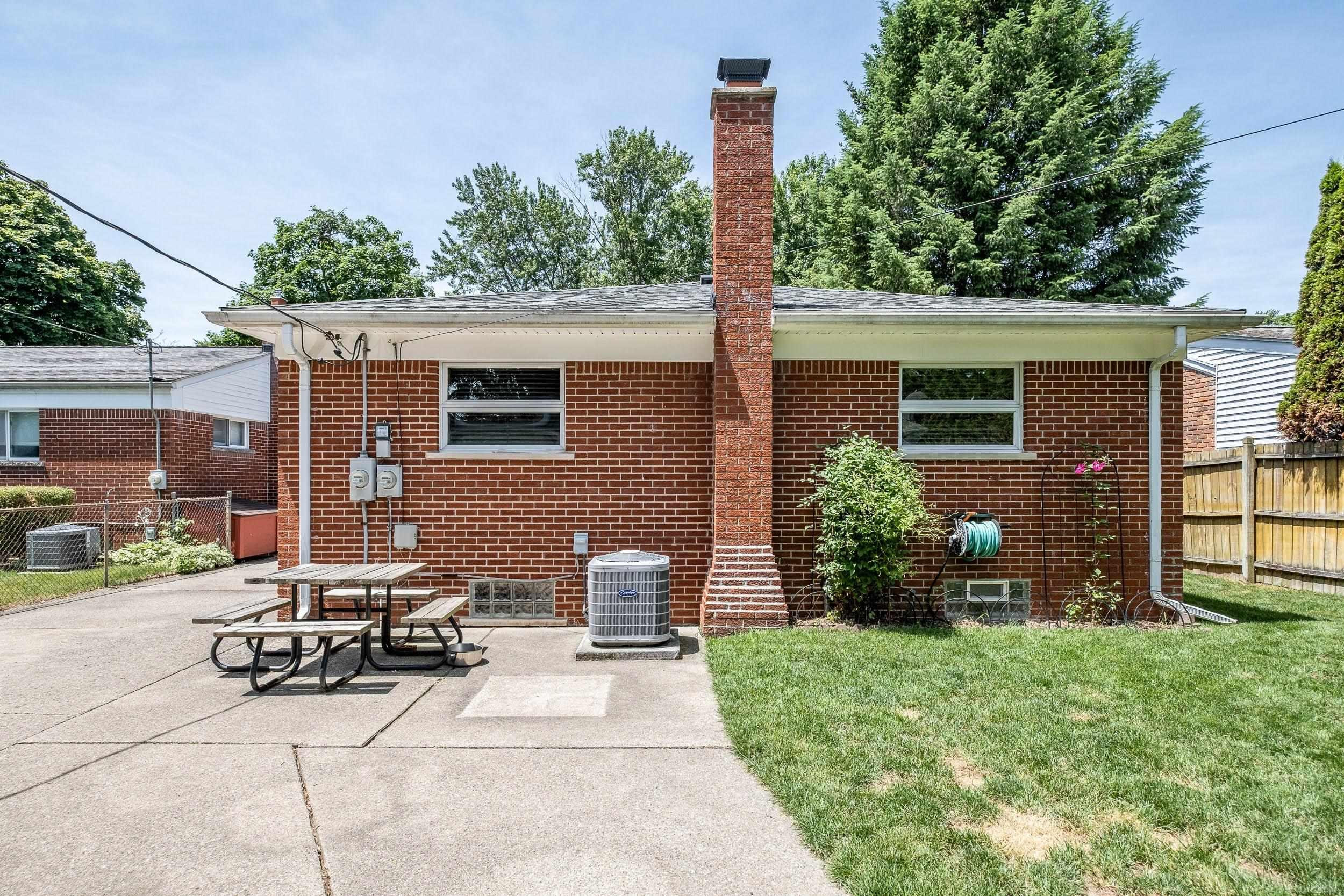 7368 Kubis Street, Westland, MI — Photo 25