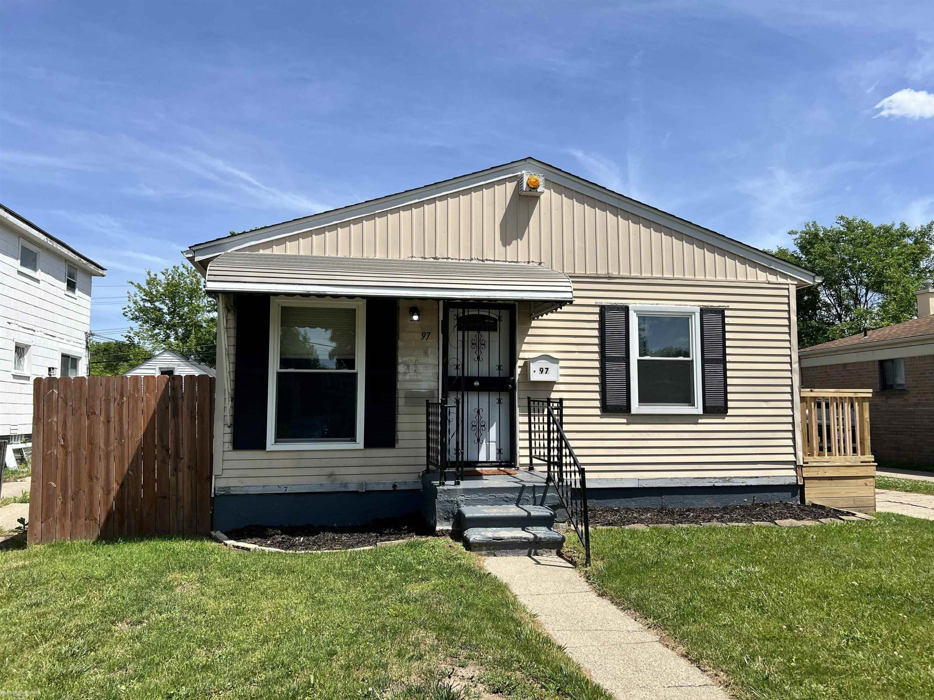 97 Beyne Street, Mount Clemens, MI 48043 — Photo 2