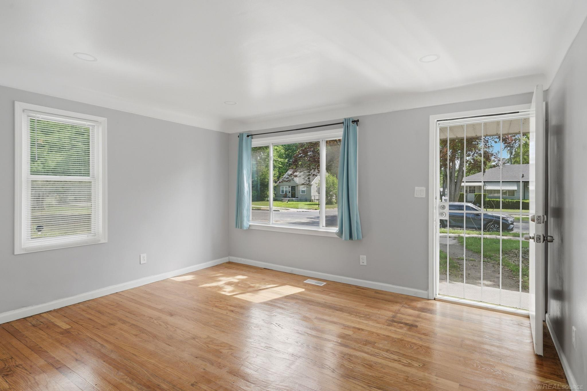 16251 Salem Street, Detroit, MI 48219 — Photo 10
