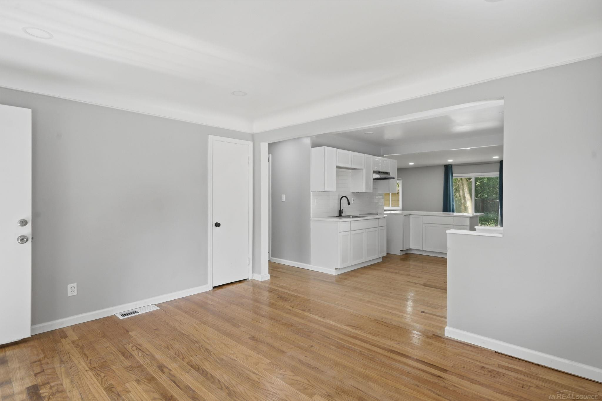 16251 Salem Street, Detroit, MI 48219 — Photo 11