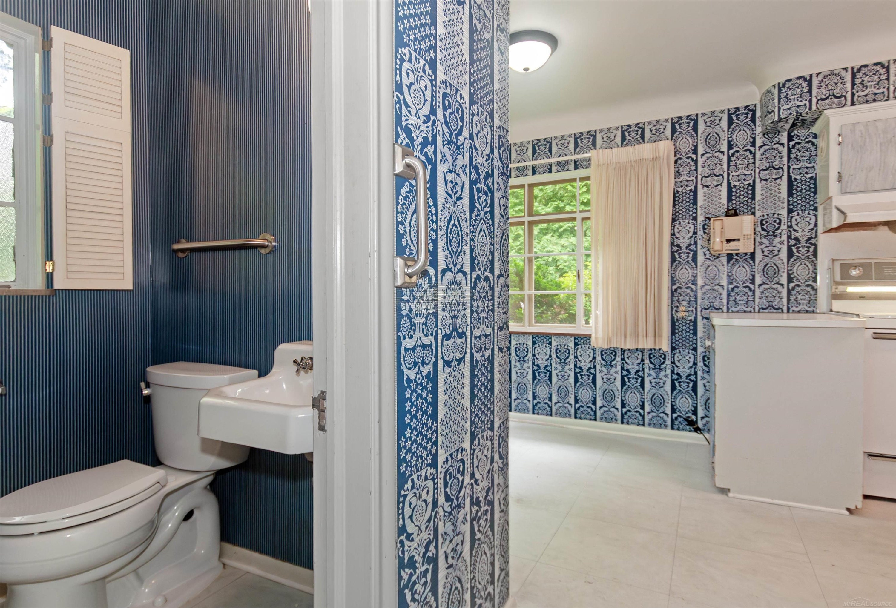 1220 S Oxford Road, Grosse Pointe Woods, MI 48236 — Photo 18