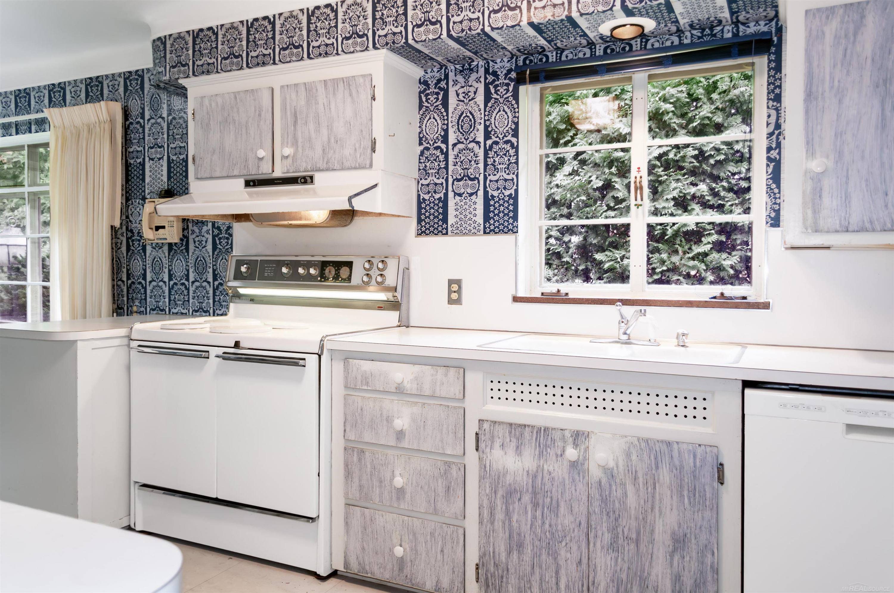 1220 S Oxford Road, Grosse Pointe Woods, MI 48236 — Photo 23