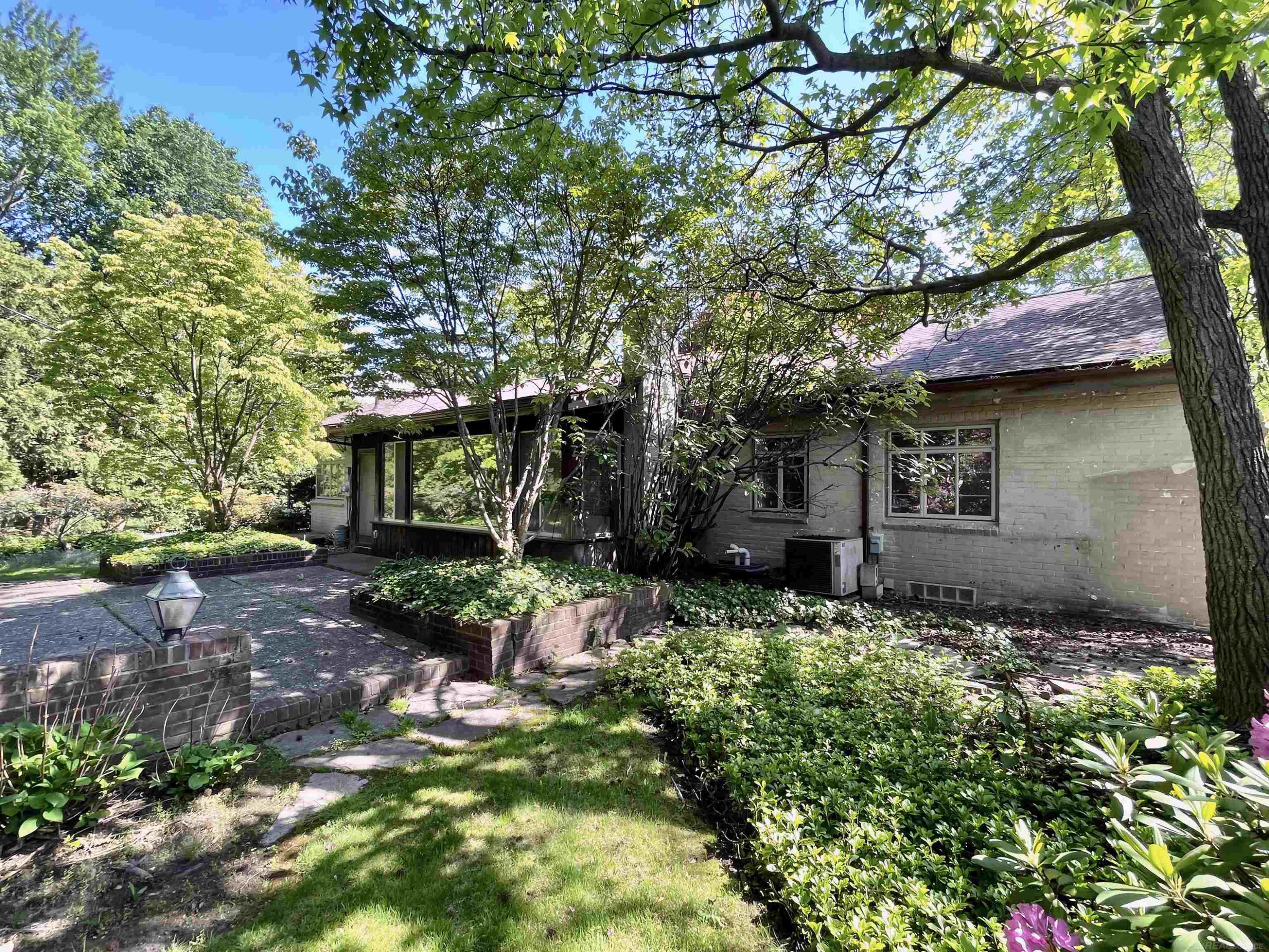 1220 S Oxford Road, Grosse Pointe Woods, MI 48236 — Photo 48