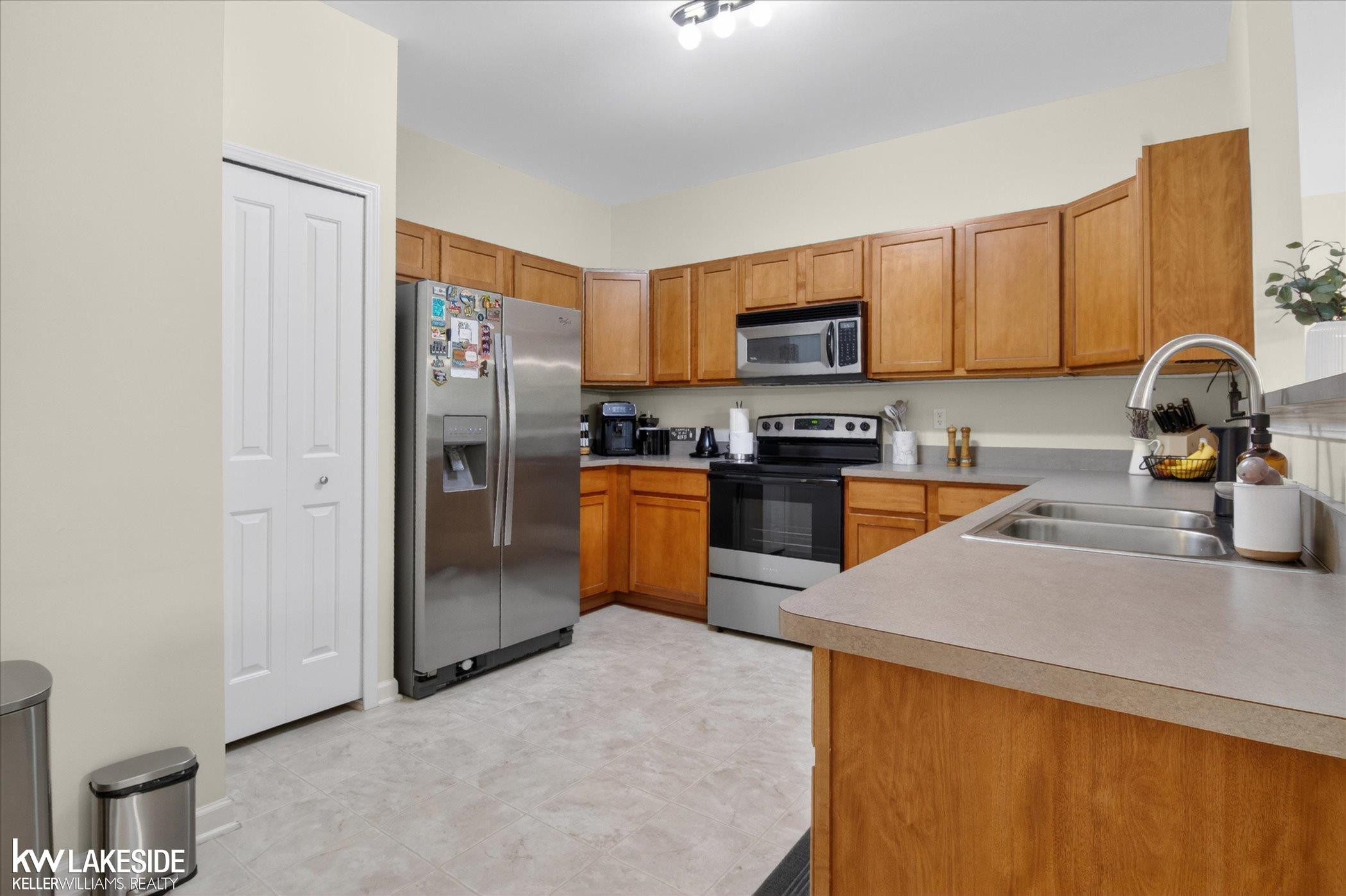 4050 RADCLIFF Drive, MI 48188 — Photo 9