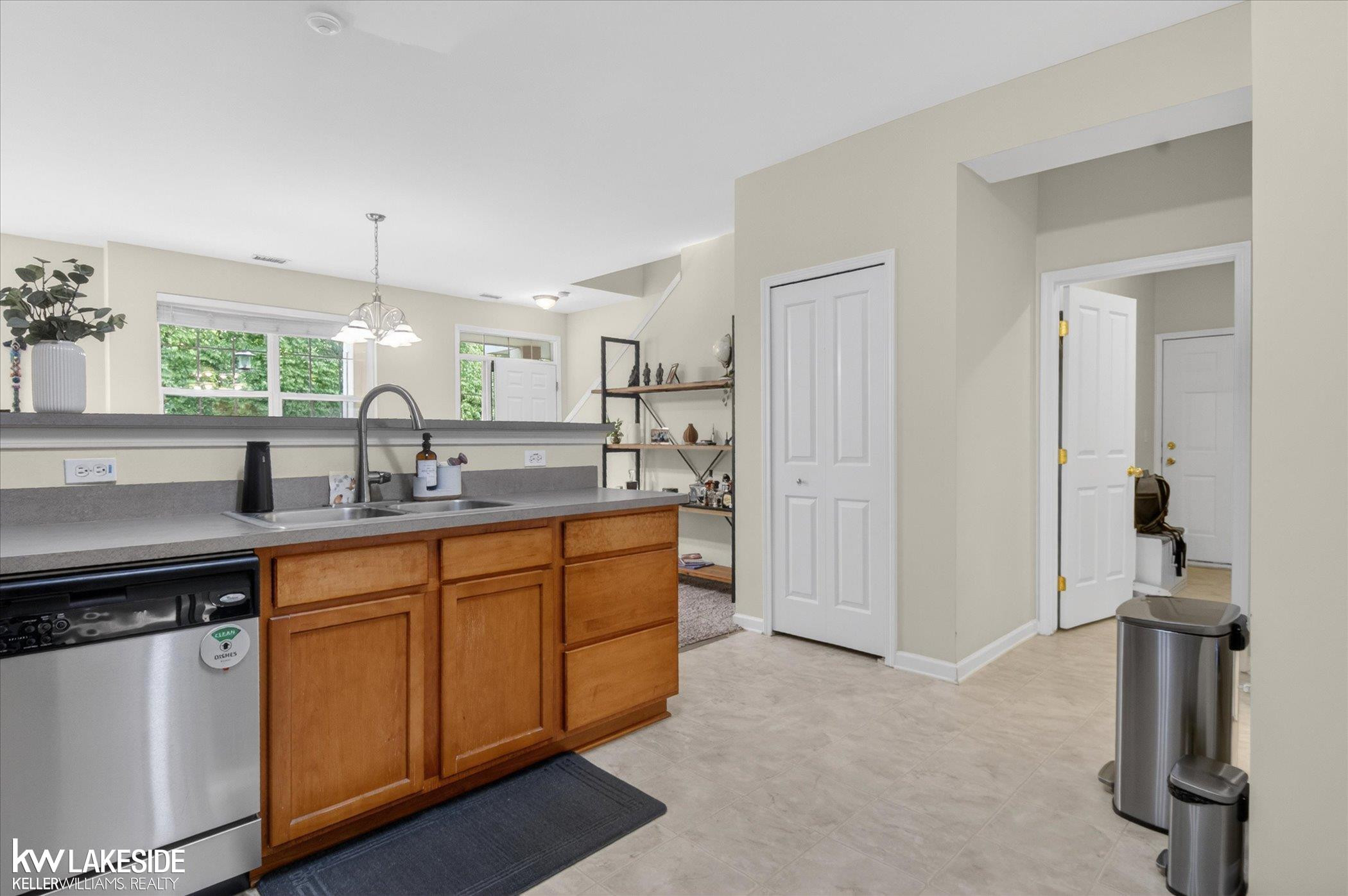 4050 RADCLIFF Drive, MI 48188 — Photo 10