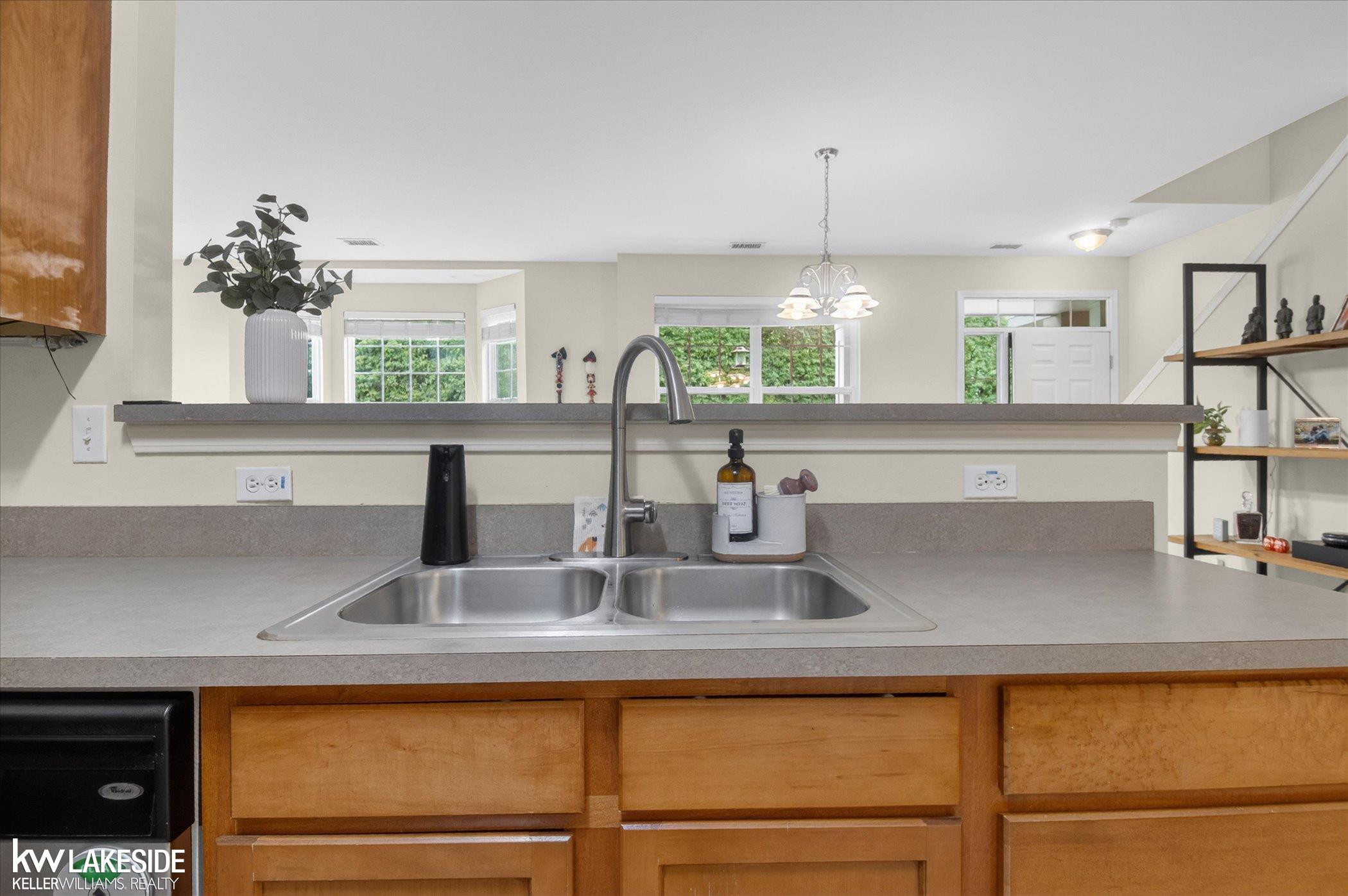 4050 RADCLIFF Drive, MI 48188 — Photo 11