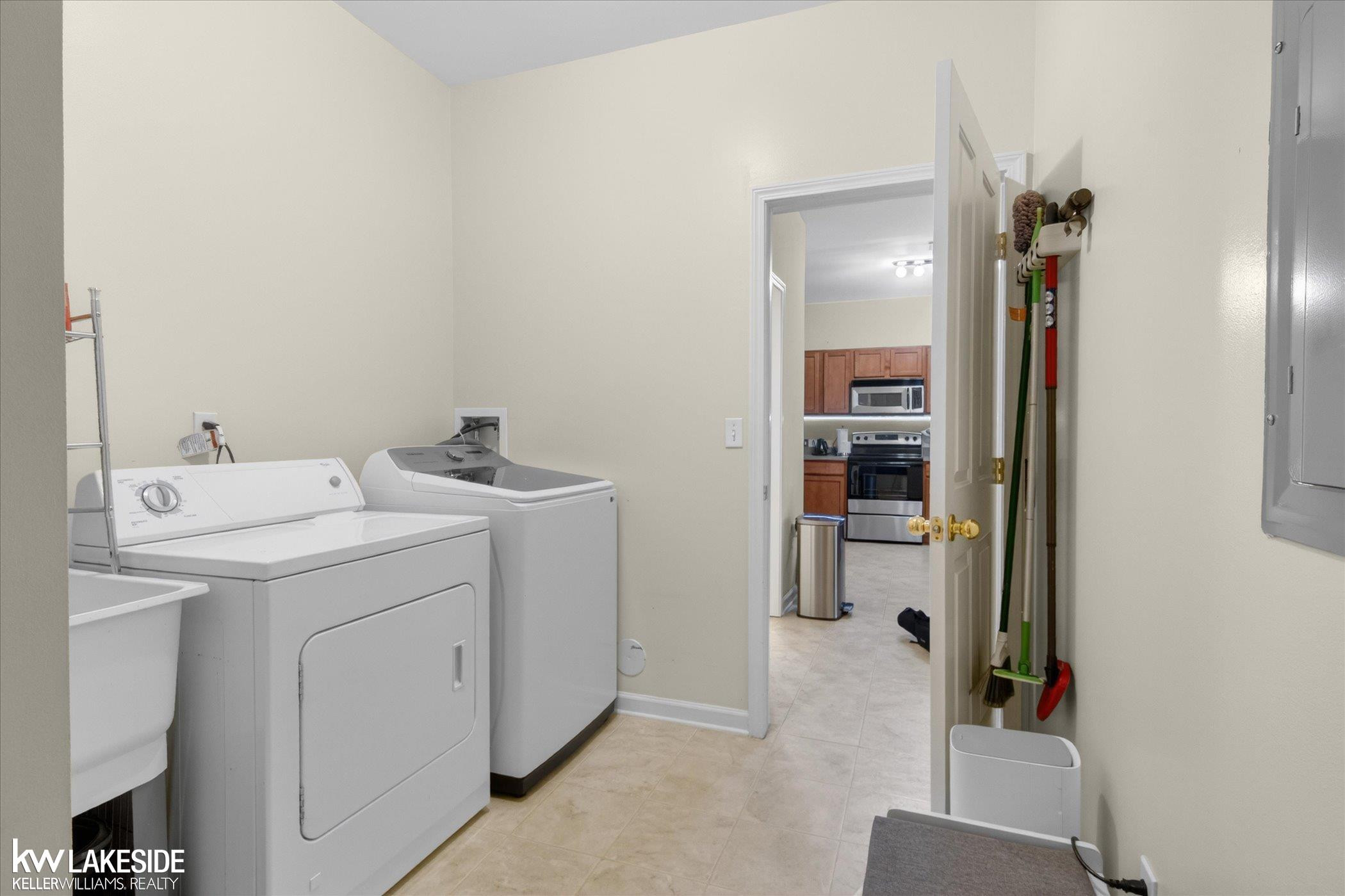 4050 RADCLIFF Drive, MI 48188 — Photo 25