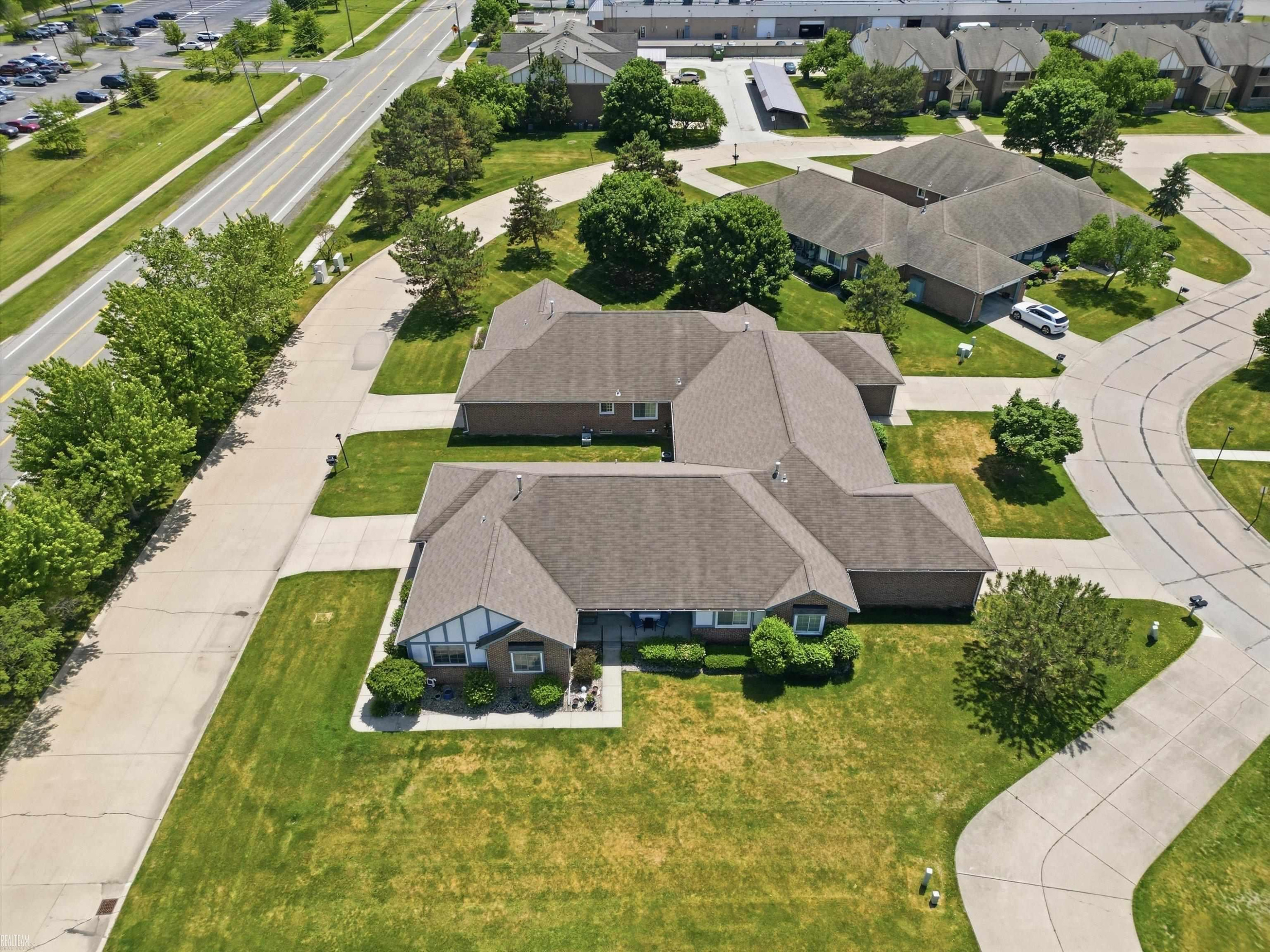 45461 Nottingham Drive, 97, MI 48044 — Photo 9