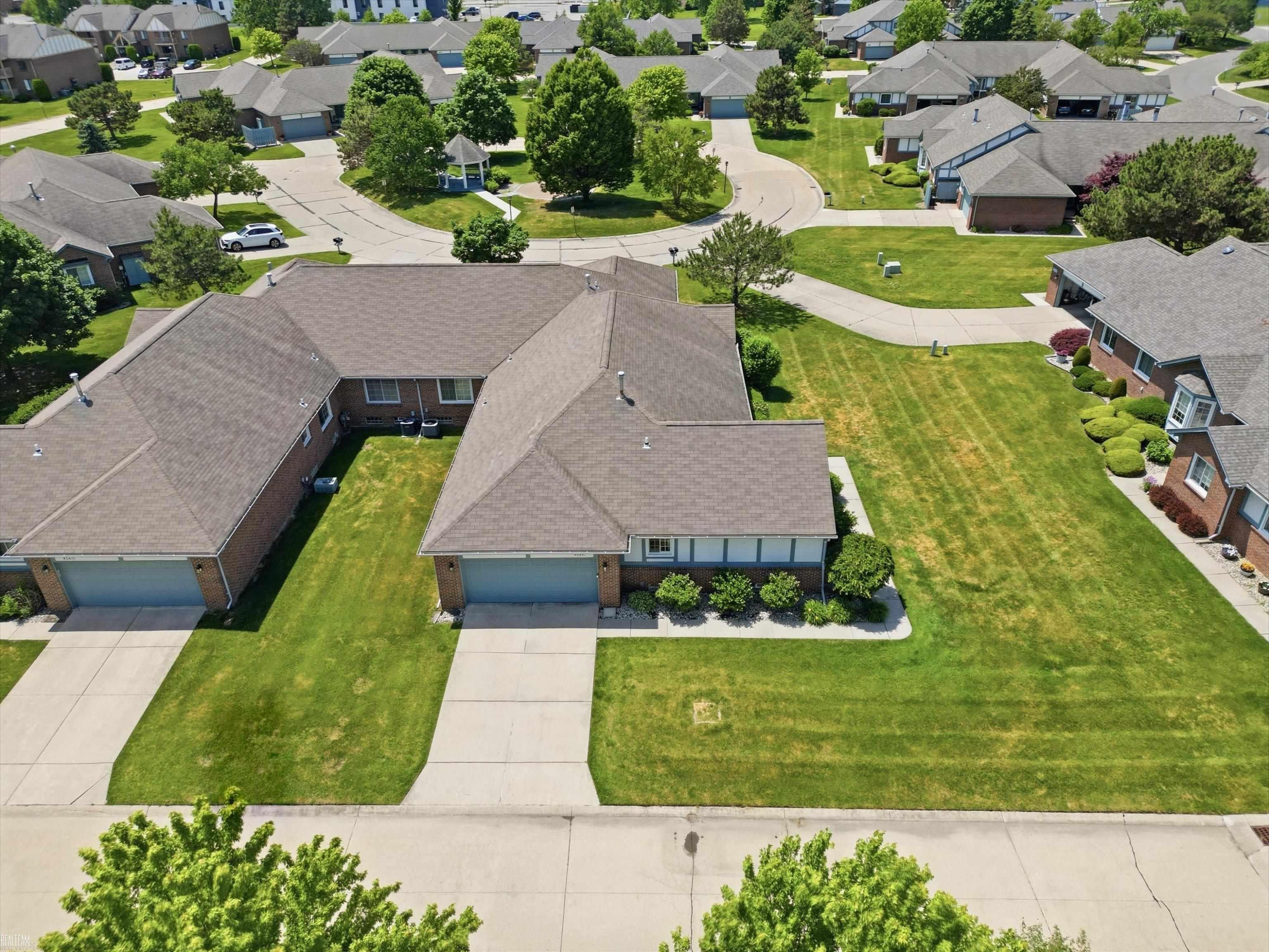45461 Nottingham Drive, 97, MI 48044 — Photo 11
