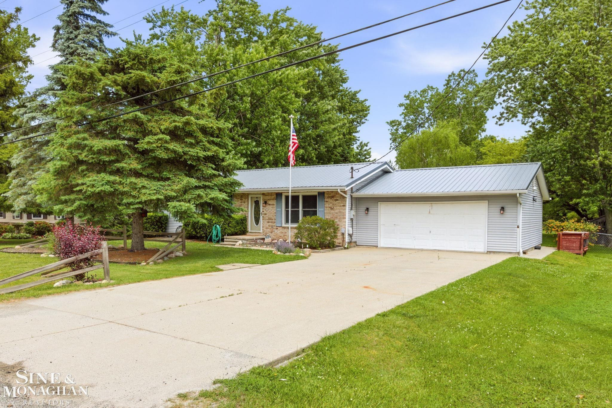 660 Range Road, Marysville, MI 48040 — Photo 2