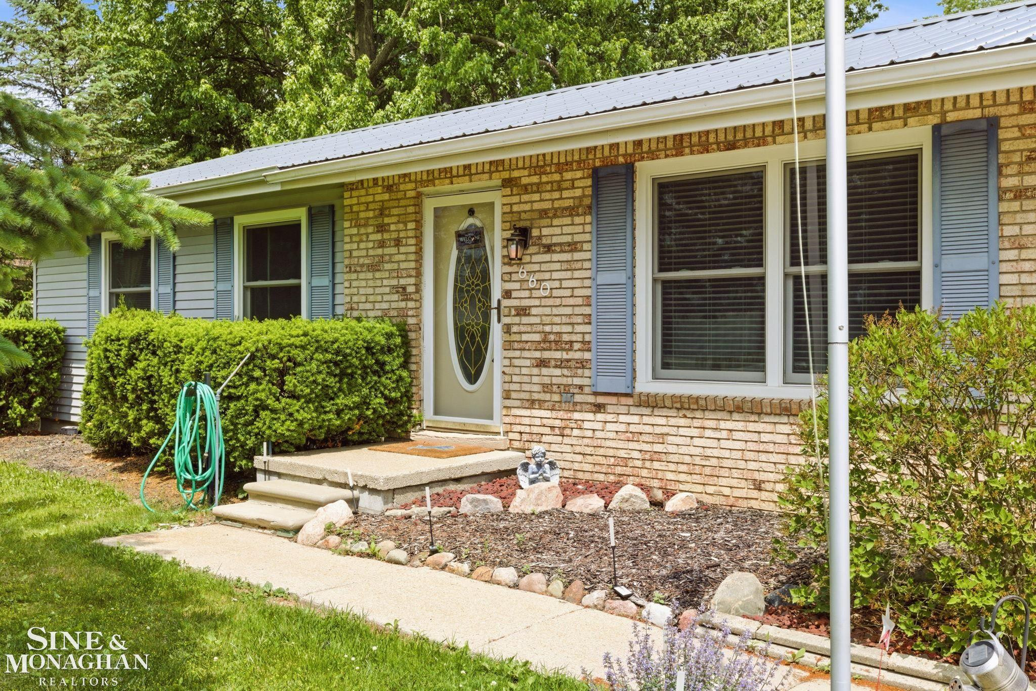 660 Range Road, Marysville, MI 48040 — Photo 5