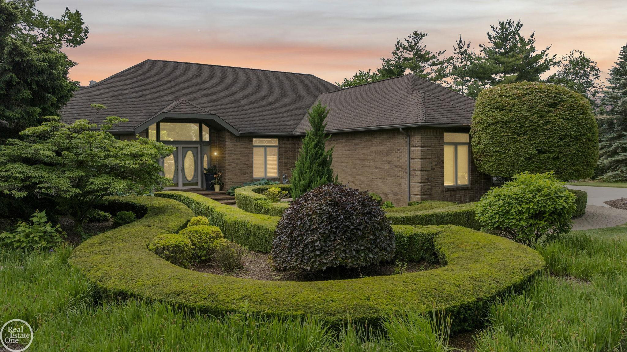 6718 Pond Drive, Washington, MI — Photo 2