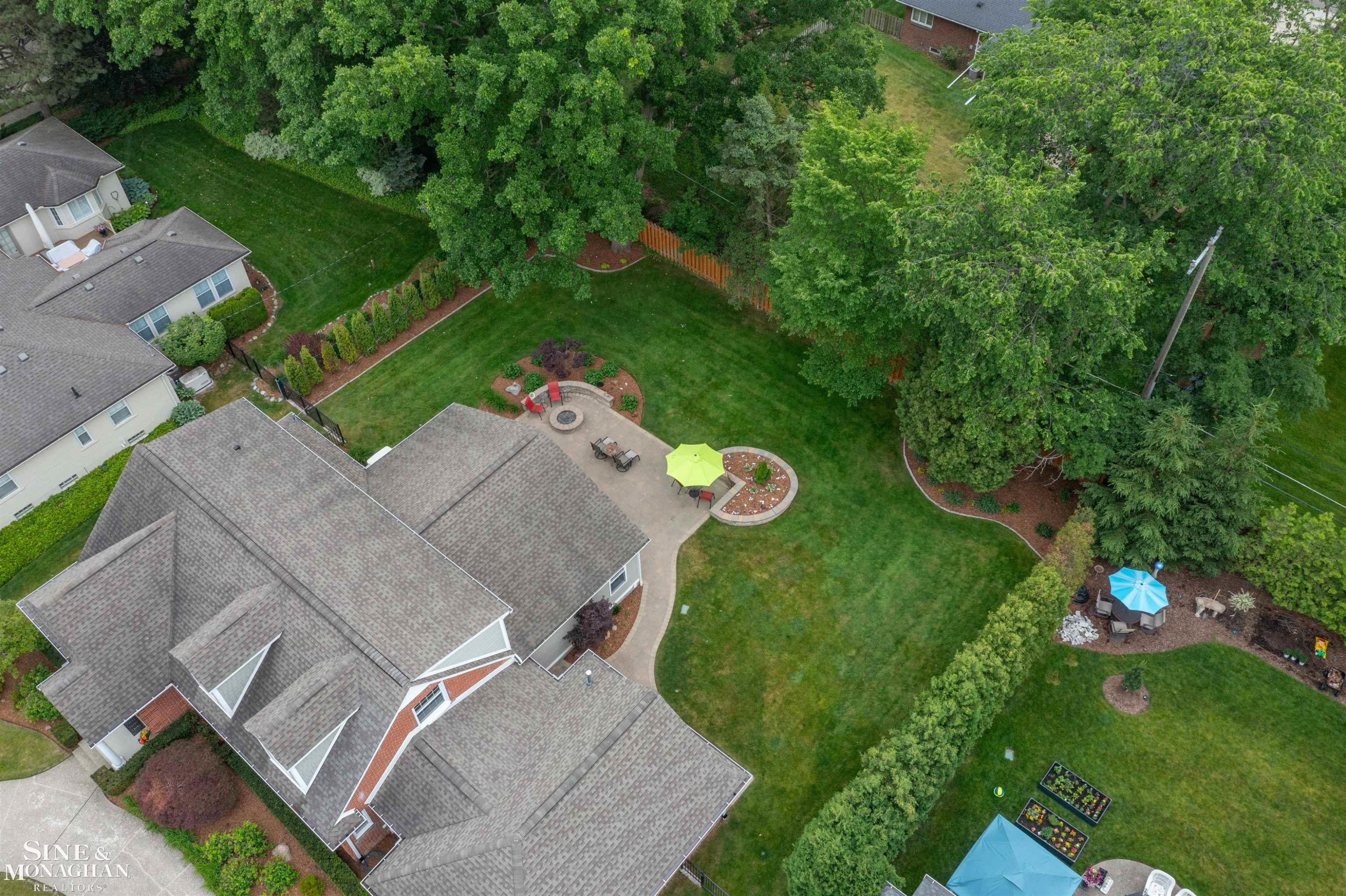 1061 N Renaud Road, Grosse Pointe Woods, MI 48236 — Photo 2