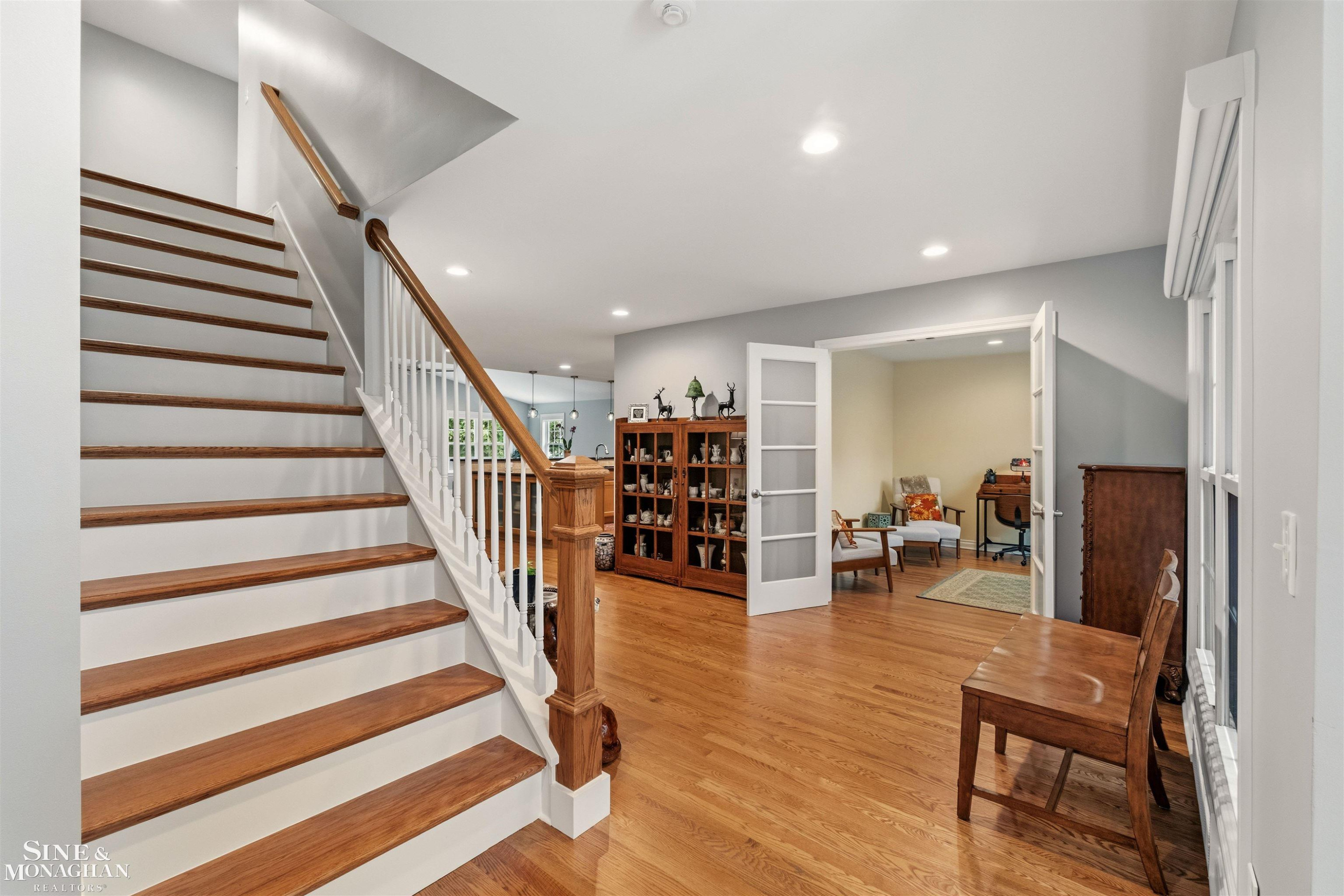 1061 N Renaud Road, Grosse Pointe Woods, MI 48236 — Photo 4