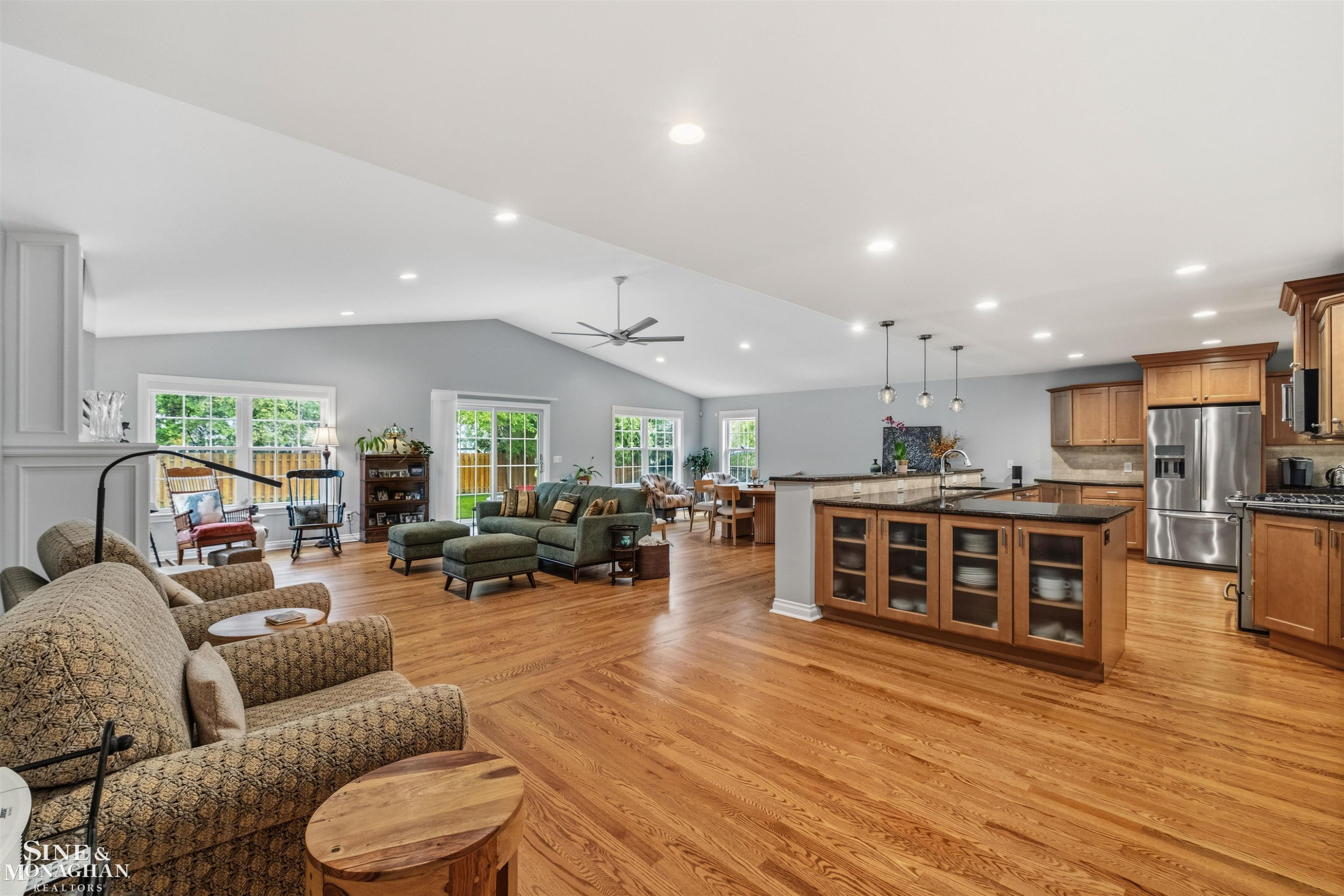 1061 N Renaud Road, Grosse Pointe Woods, MI 48236 — Photo 6