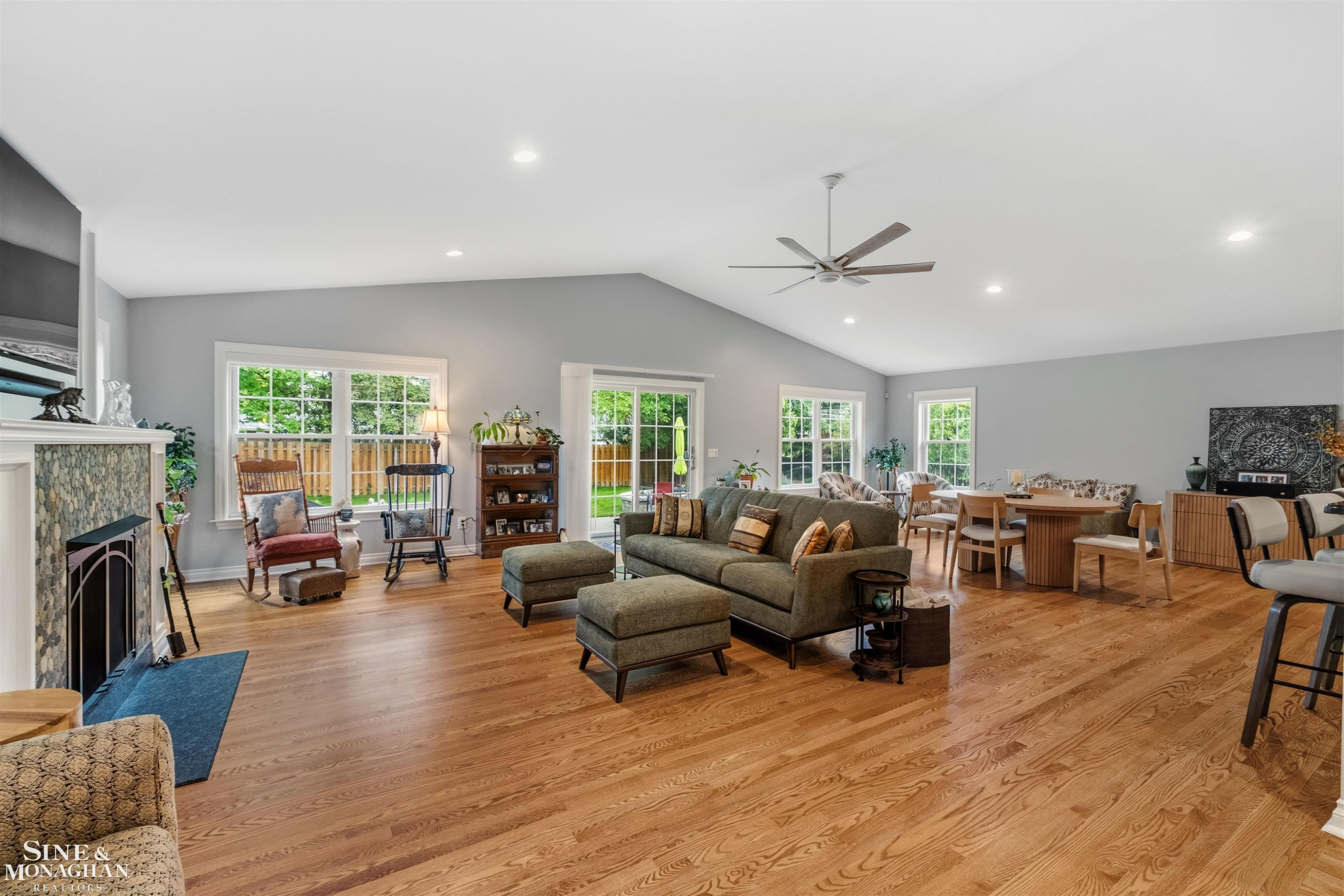 1061 N Renaud Road, Grosse Pointe Woods, MI 48236 — Photo 7