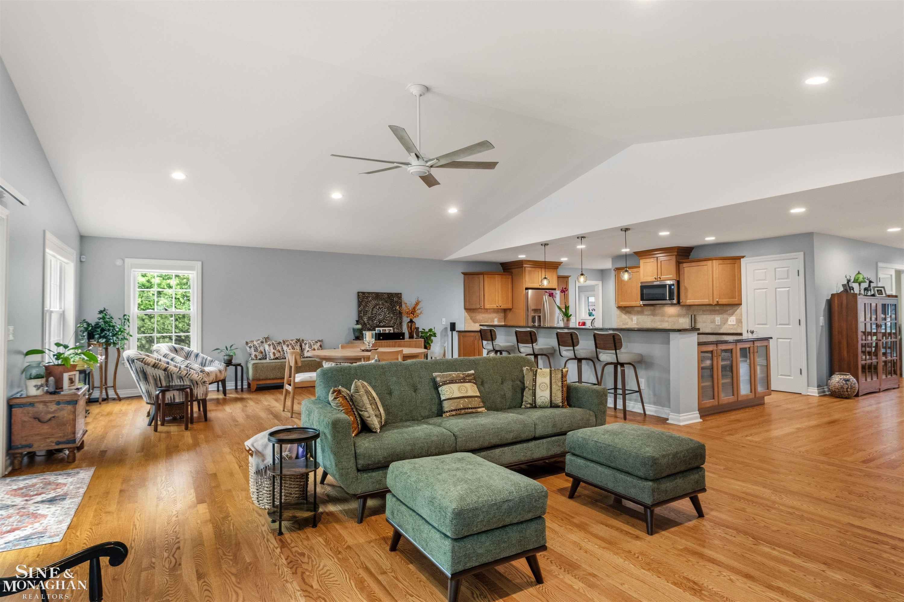 1061 N Renaud Road, Grosse Pointe Woods, MI 48236 — Photo 8