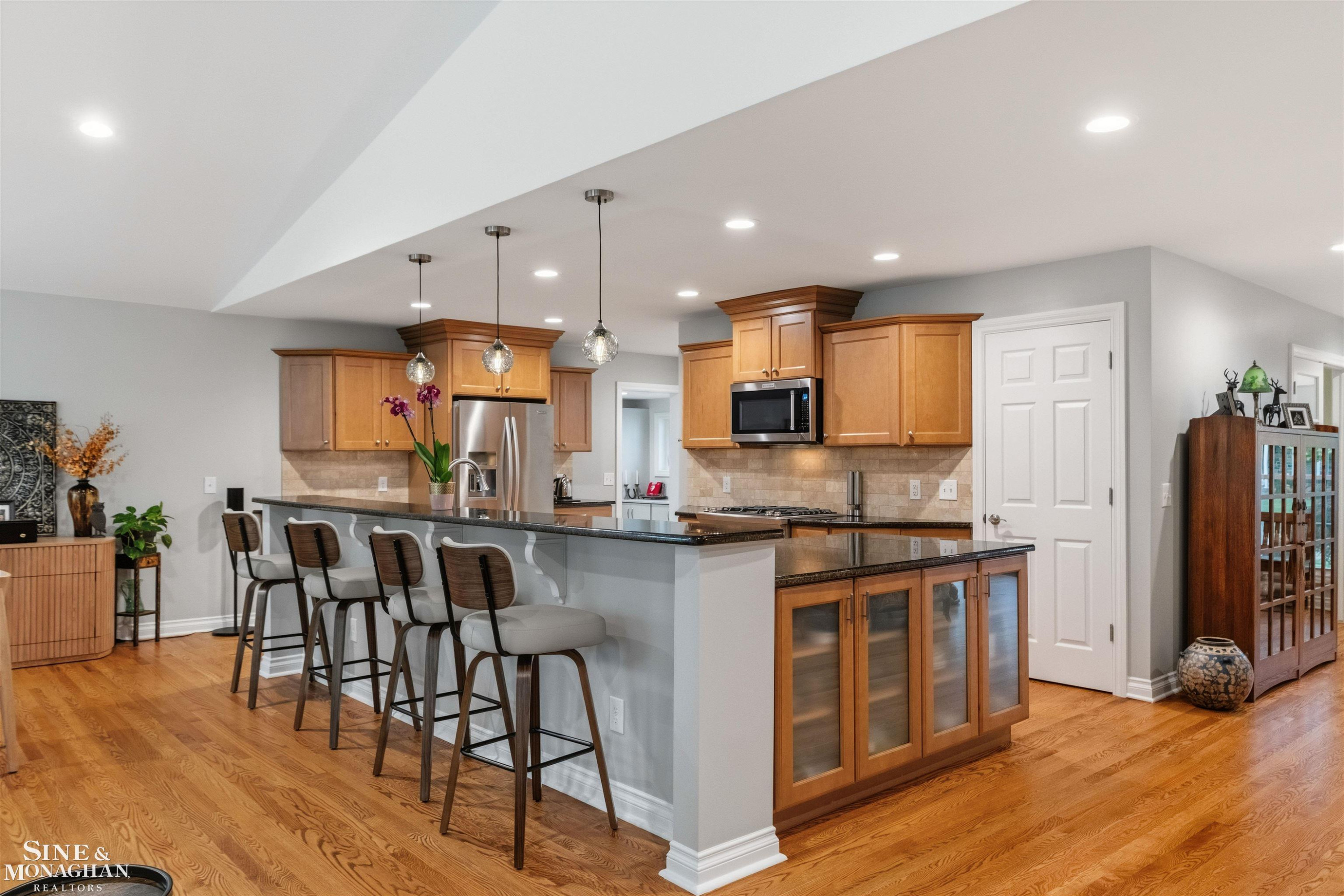 1061 N Renaud Road, Grosse Pointe Woods, MI 48236 — Photo 9