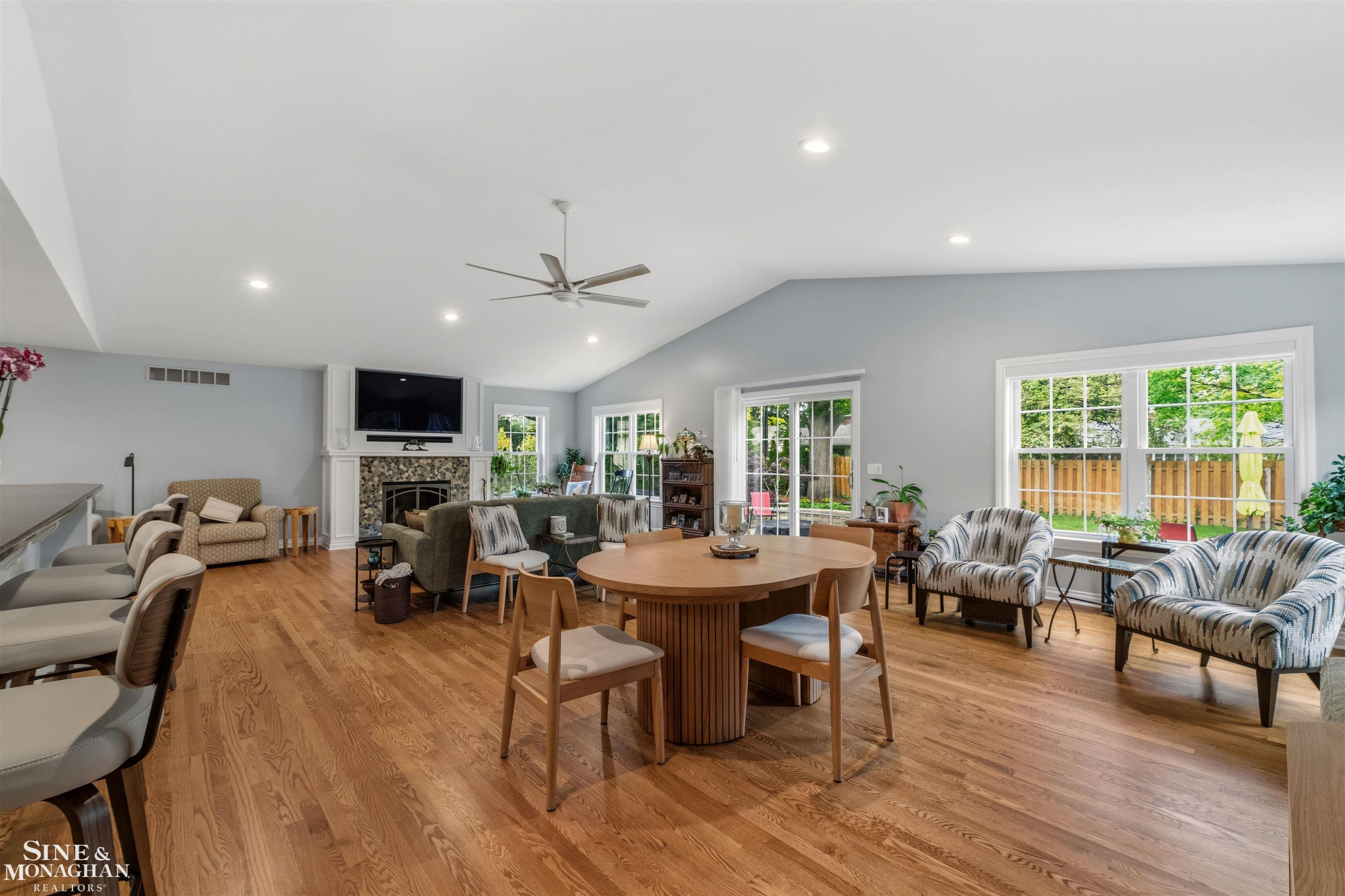 1061 N Renaud Road, Grosse Pointe Woods, MI 48236 — Photo 11