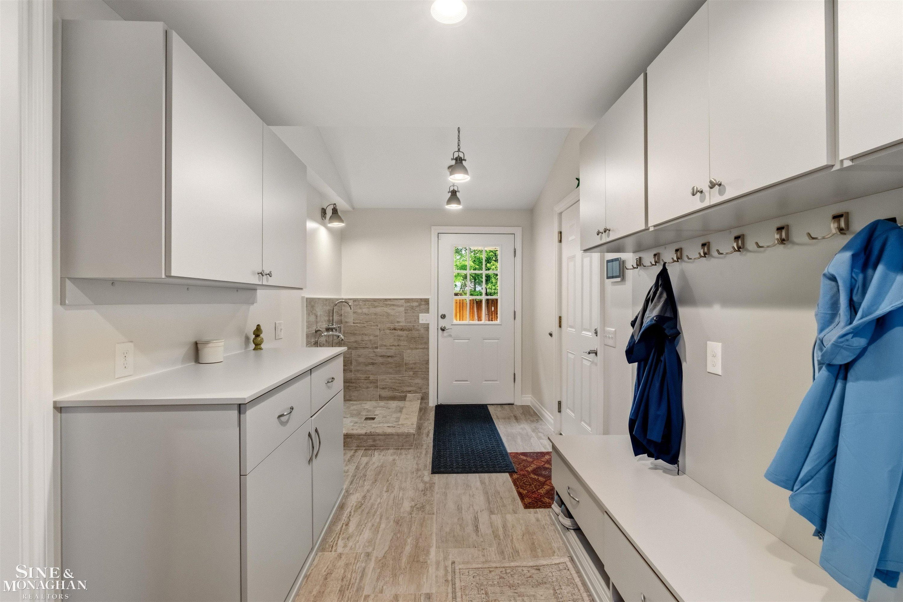 1061 N Renaud Road, Grosse Pointe Woods, MI 48236 — Photo 14