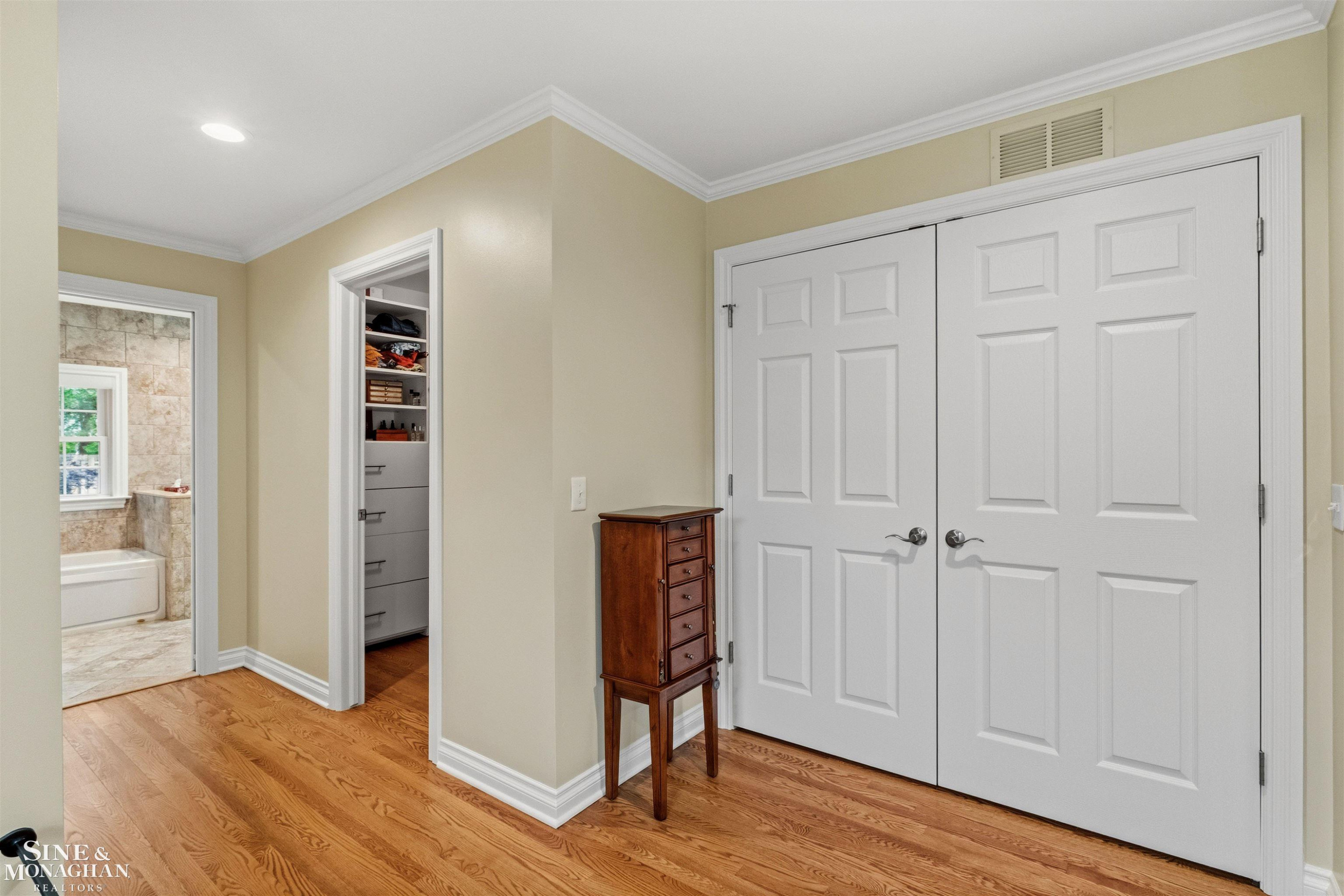 1061 N Renaud Road, Grosse Pointe Woods, MI 48236 — Photo 19
