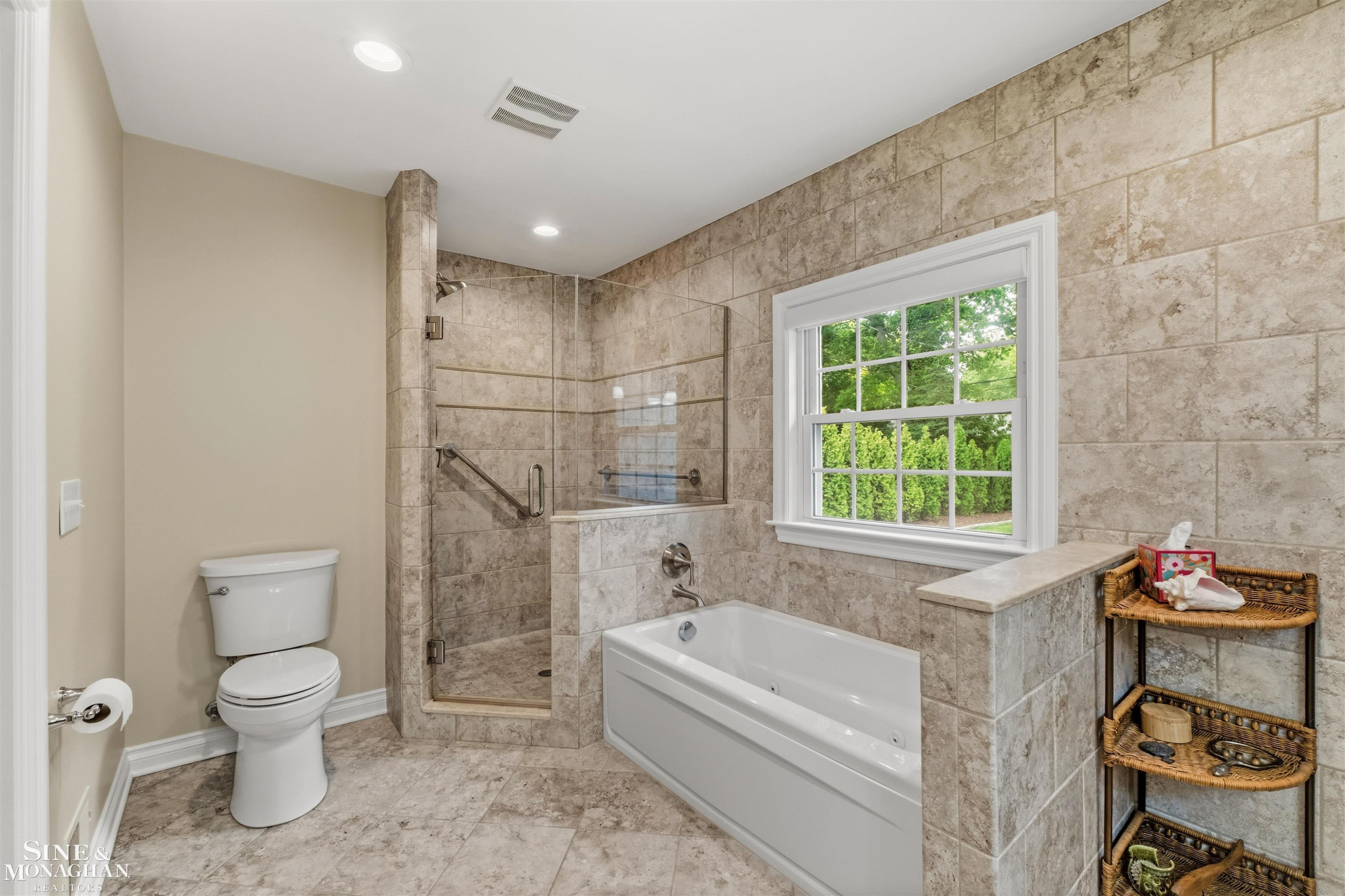 1061 N Renaud Road, Grosse Pointe Woods, MI 48236 — Photo 23